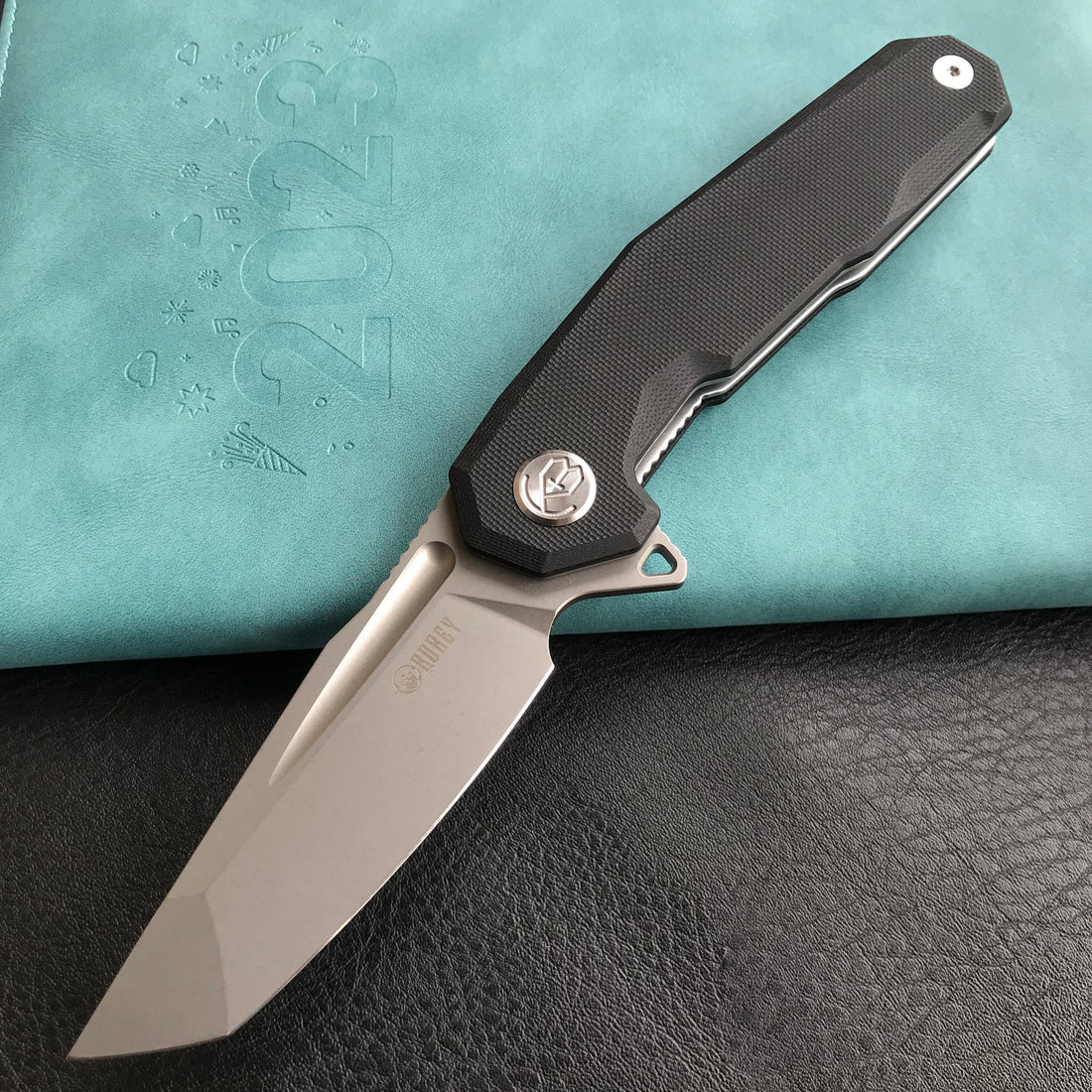 G10