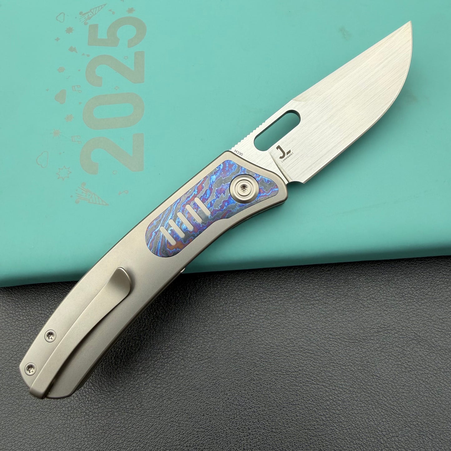 KB KNIVES KB377D Common Thread Folding Knife Sand Blasting Titanium/Zircuti Inlays Handle 3.35'' Silver Bead Blasting M390
