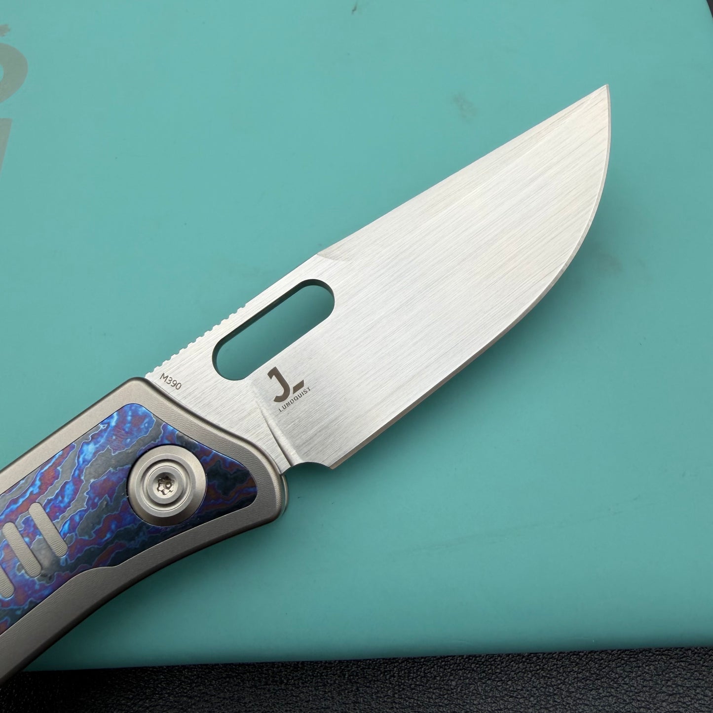 KB KNIVES KB377D Common Thread Folding Knife Sand Blasting Titanium/Zircuti Inlays Handle 3.35'' Silver Bead Blasting M390