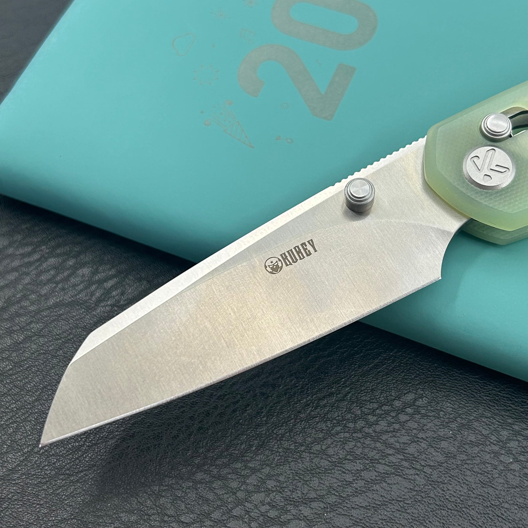 KUBEY knife KU446C Bonza Crossbar Lock Jade Folding Knive