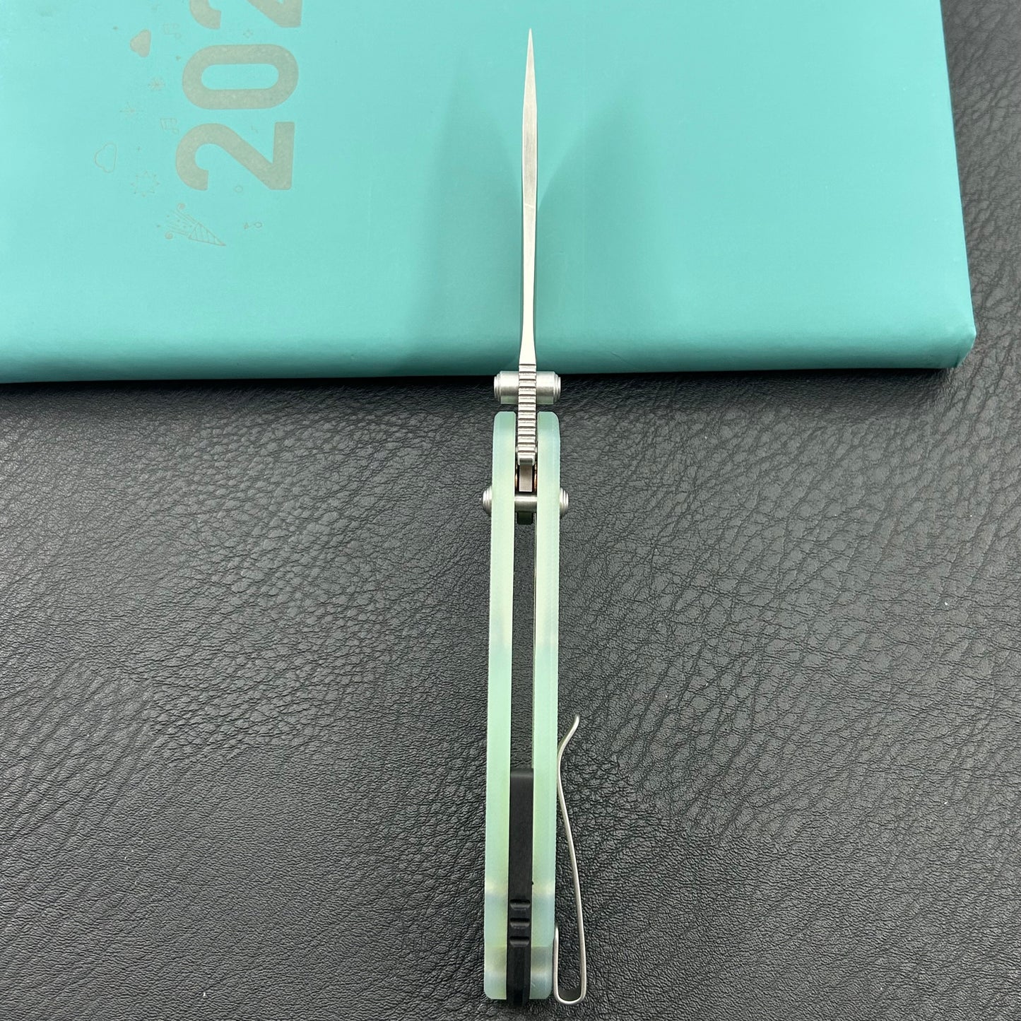 KU knife KU464B Geri Crossbar Lock Jade Folding Knife
