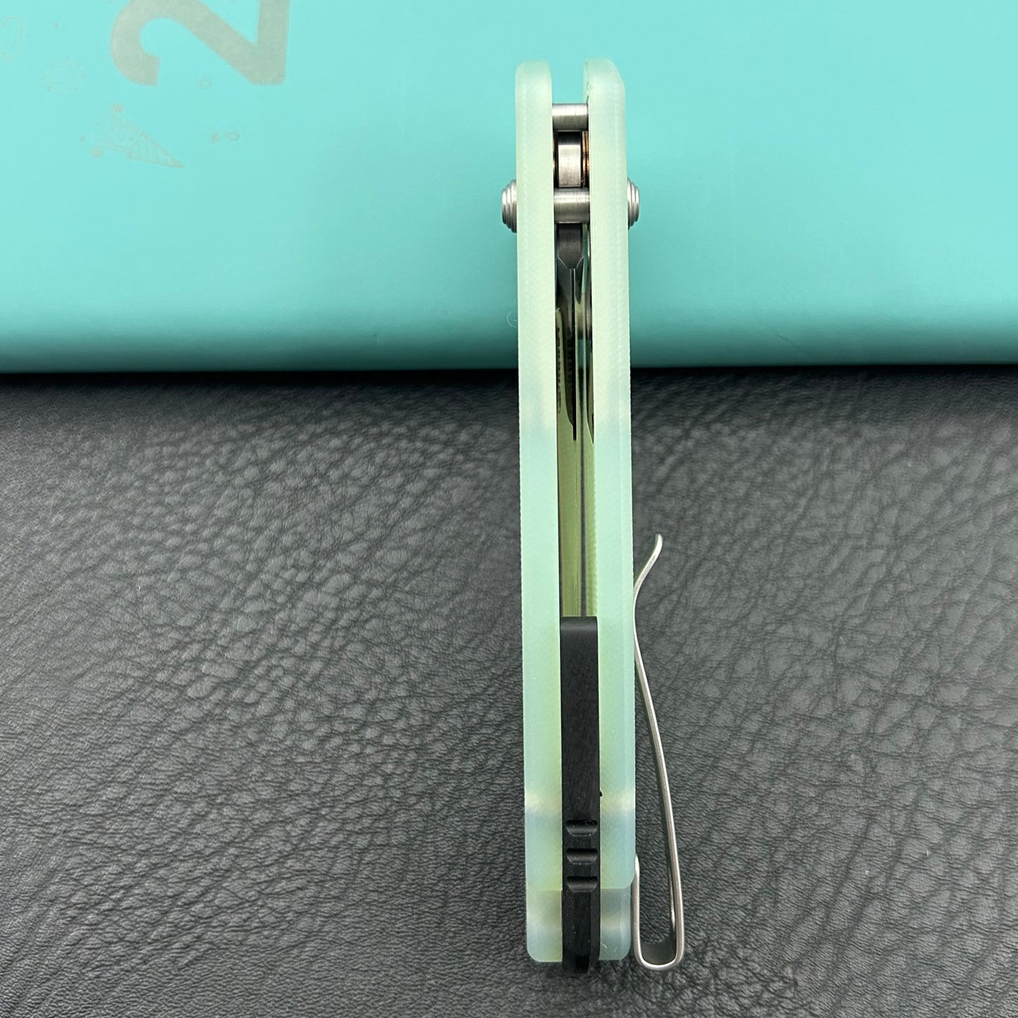 KU knife KU464B Geri Crossbar Lock Jade Folding Knife