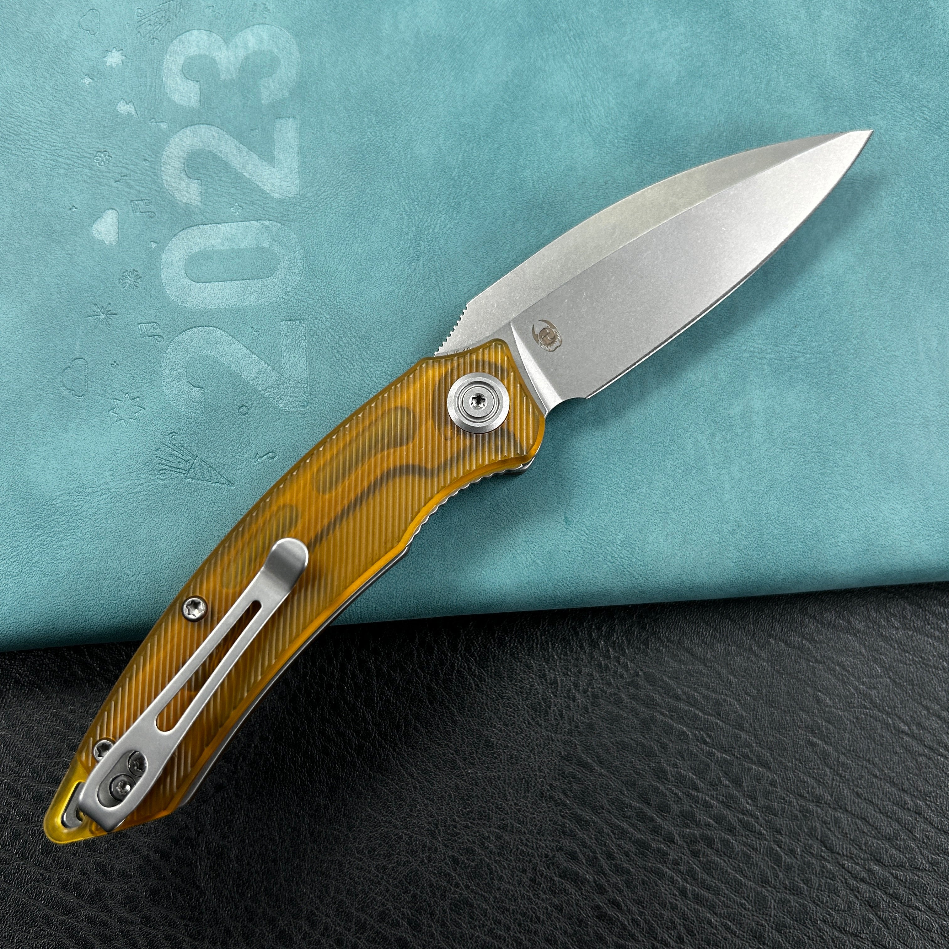 KUBEY KU333 Leaf Liner Lock Front Flipper Folding Knife Ultem Handle 2.99" Bead Blasted AUS-10