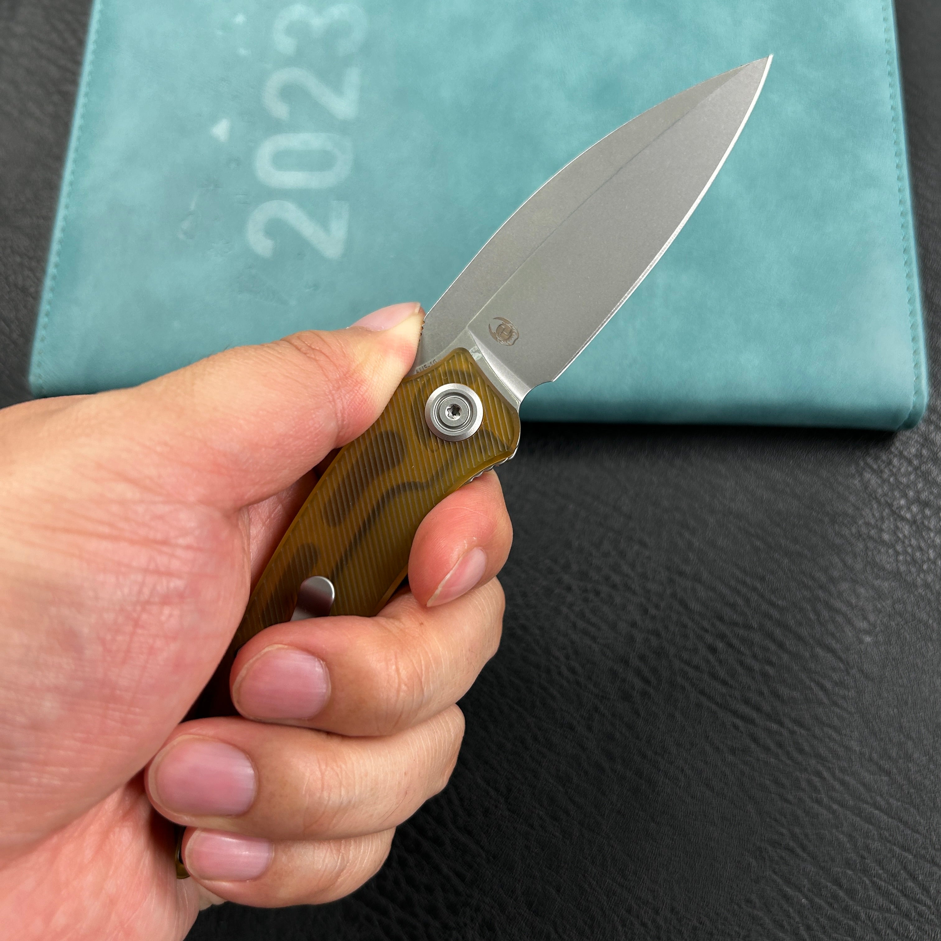 KUBEY KU333 Leaf Liner Lock Front Flipper Folding Knife Ultem Handle 2.99" Bead Blasted AUS-10