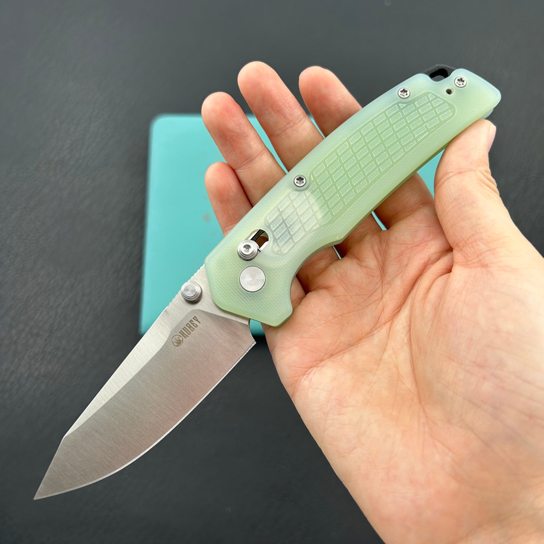 KUBEY knife KU465B Freki Crossbar Lock Jade Folding Knife