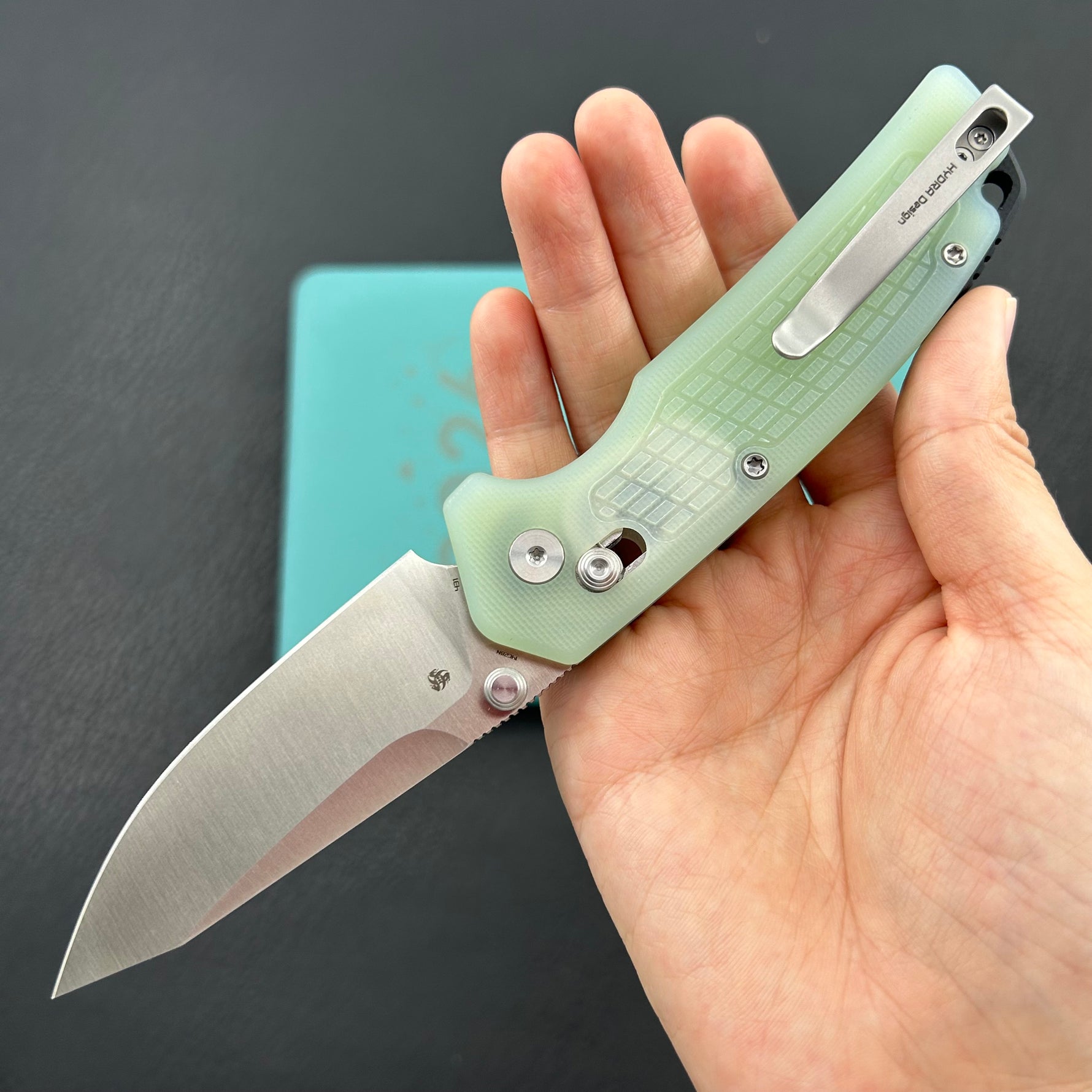 KUBEY knife KU465B Freki Crossbar Lock Jade Folding Knife