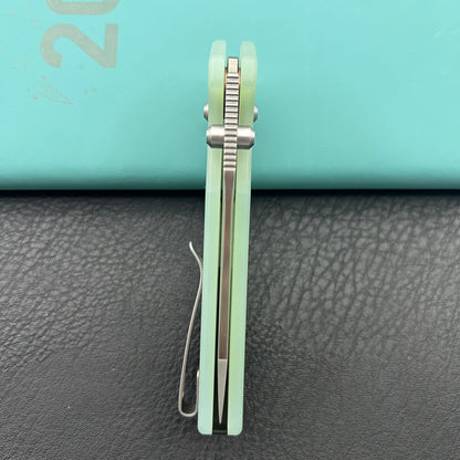 KUBEY knife KU465B Freki Crossbar Lock Jade Folding Knife