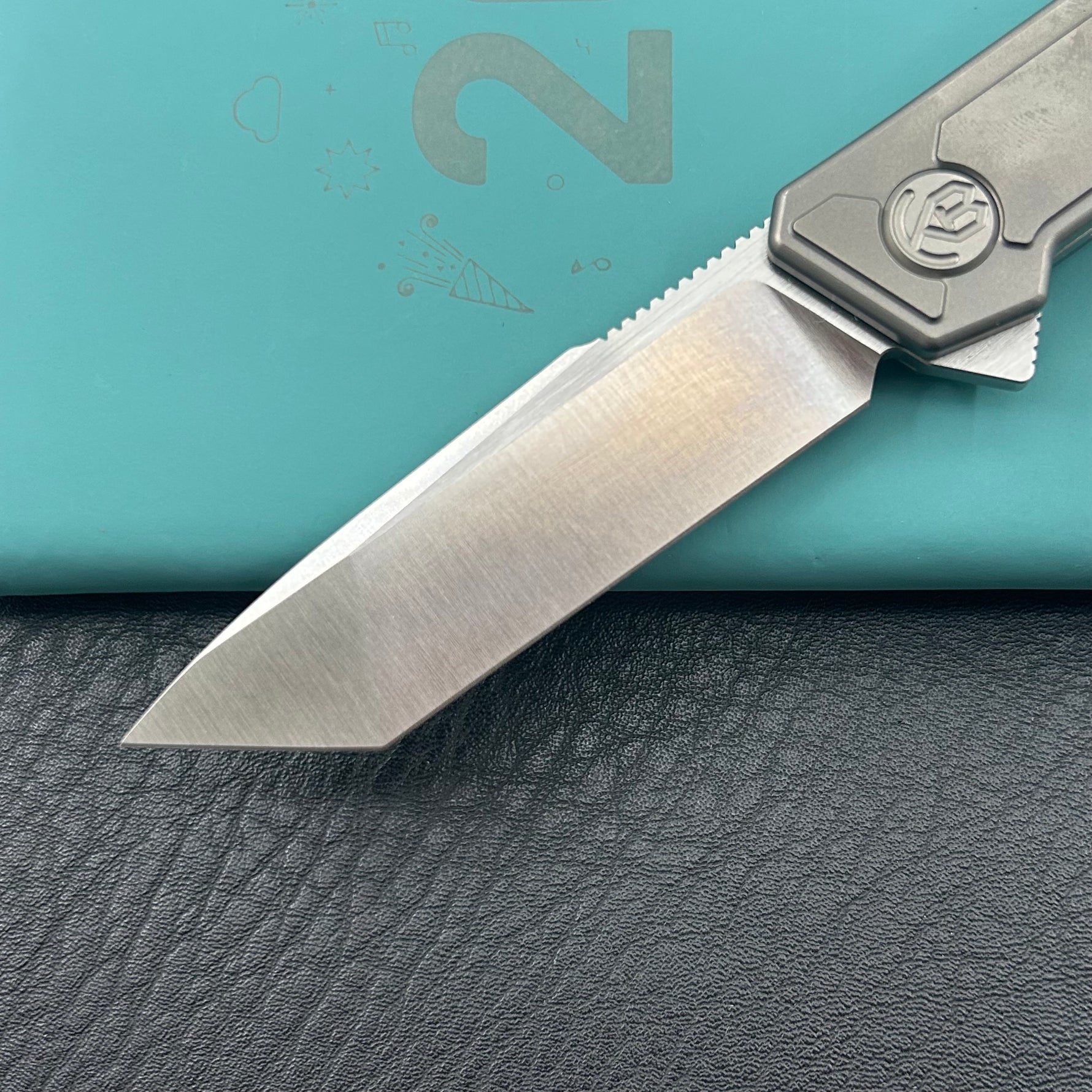 KB KNIVES KB420A Yondu Double Detent Knife Gray Ti Micro Milling 2.87'' Tanto Satin M390 Blade