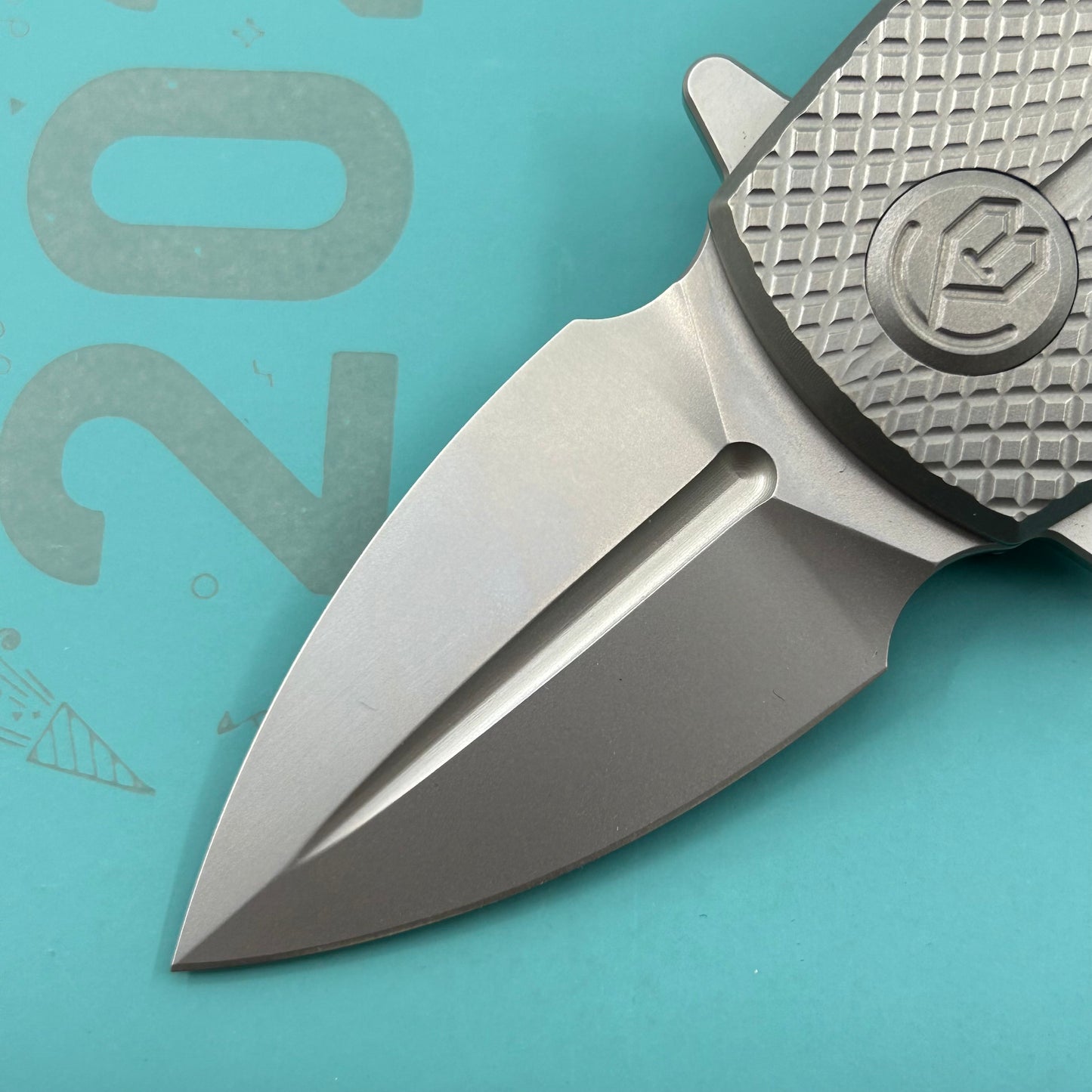 KB KNIVES KB451A Fang Mini Pocket Knife Grey Titanium with Diamond Milling 1.97" Beadblast M390 Blade