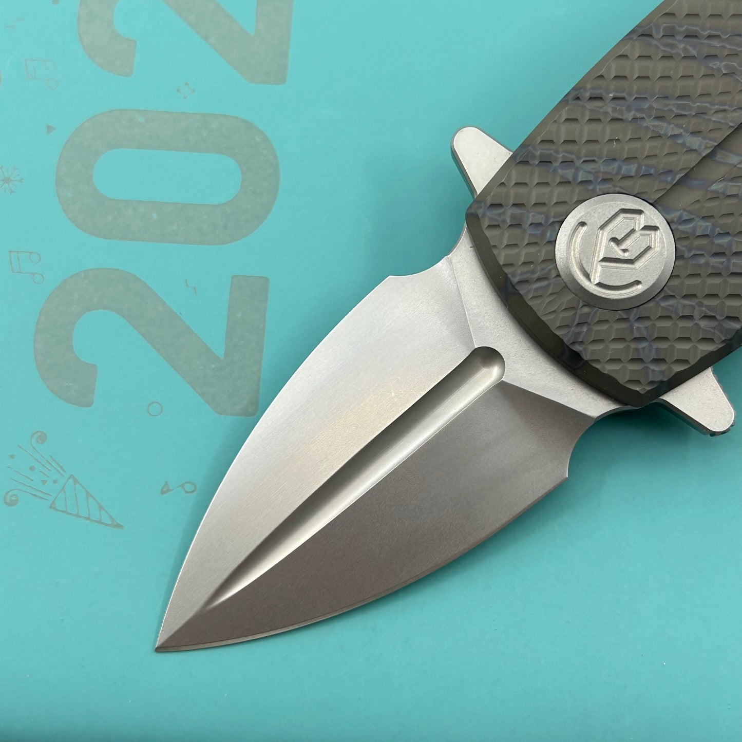 KB KNIVES KB451B Fang Mini Pocket Knife Flame Ano Titanium with Diamond Milling 1.97" Beadblast M390 Blade