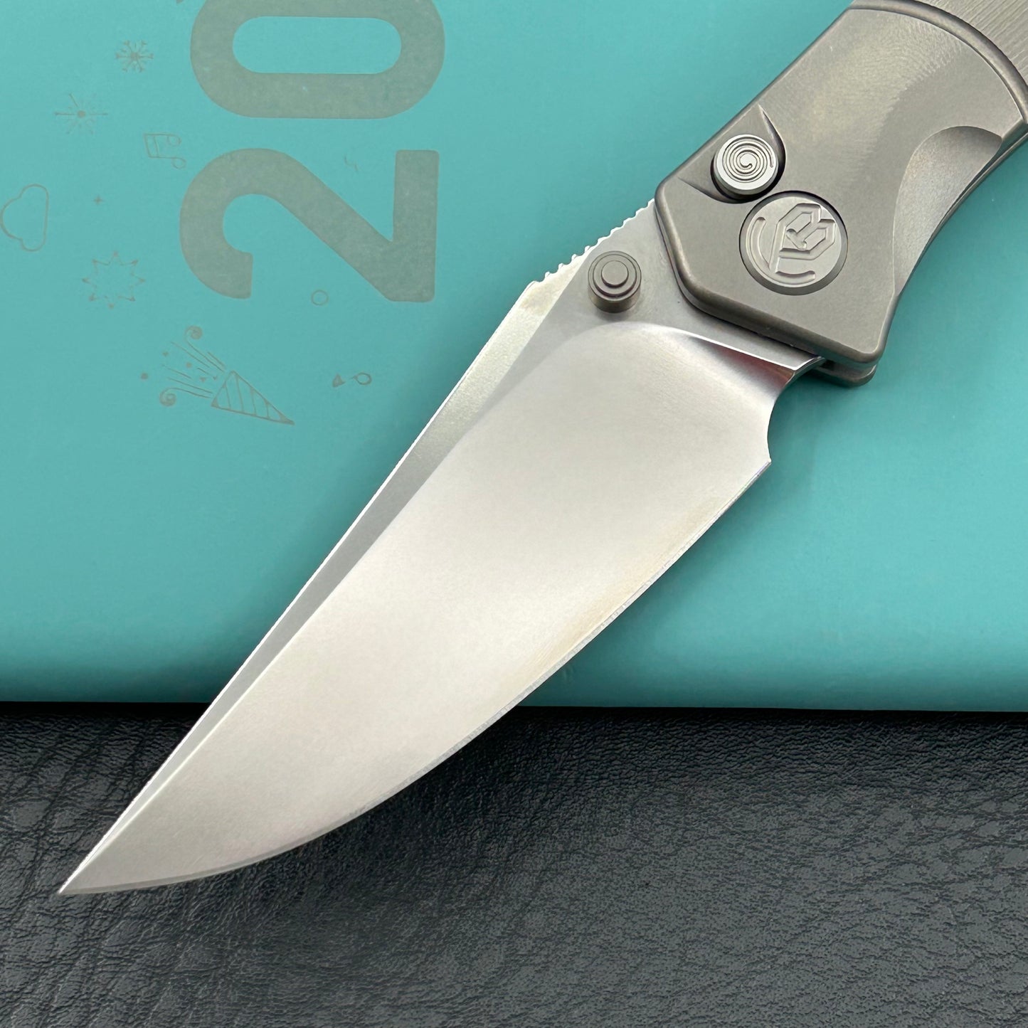KB KNIVES KB264A Stingray Button Lock Folding Knife Gray Titanium Handle 3.07" Clip Point Bead Blasted M390 Blade