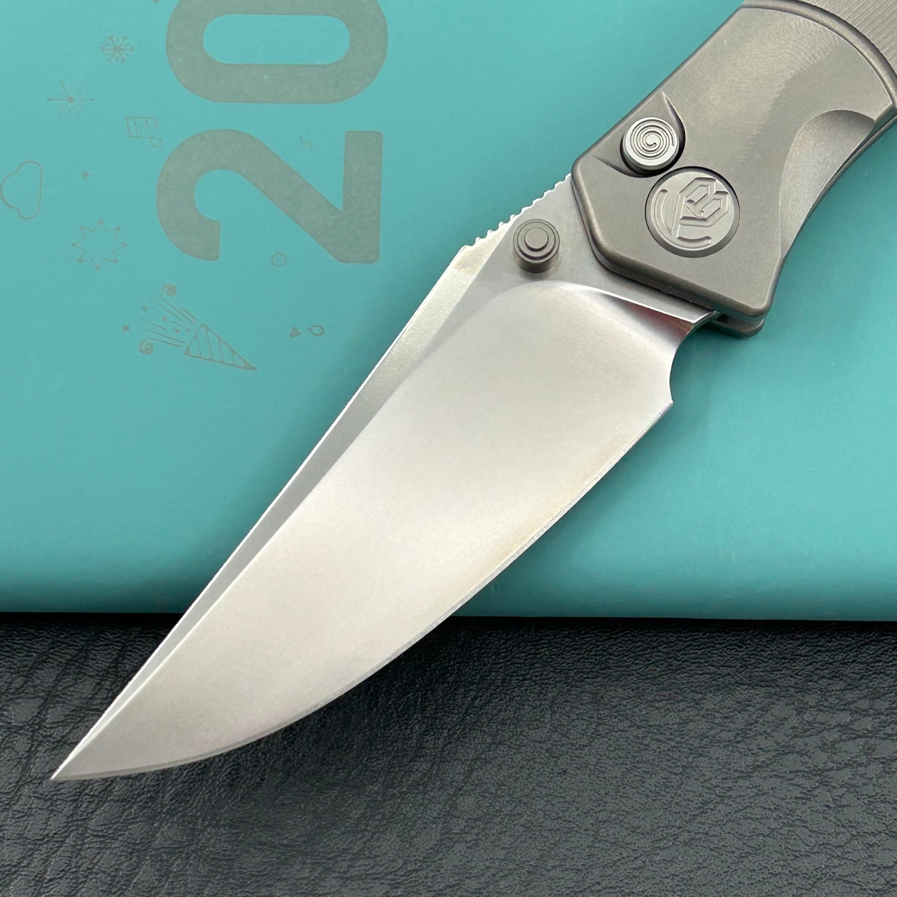 KB KNIVES KB264A Stingray Button Lock Folding Knife Gray Titanium Handle 3.07" Clip Point Bead Blasted M390 Blade