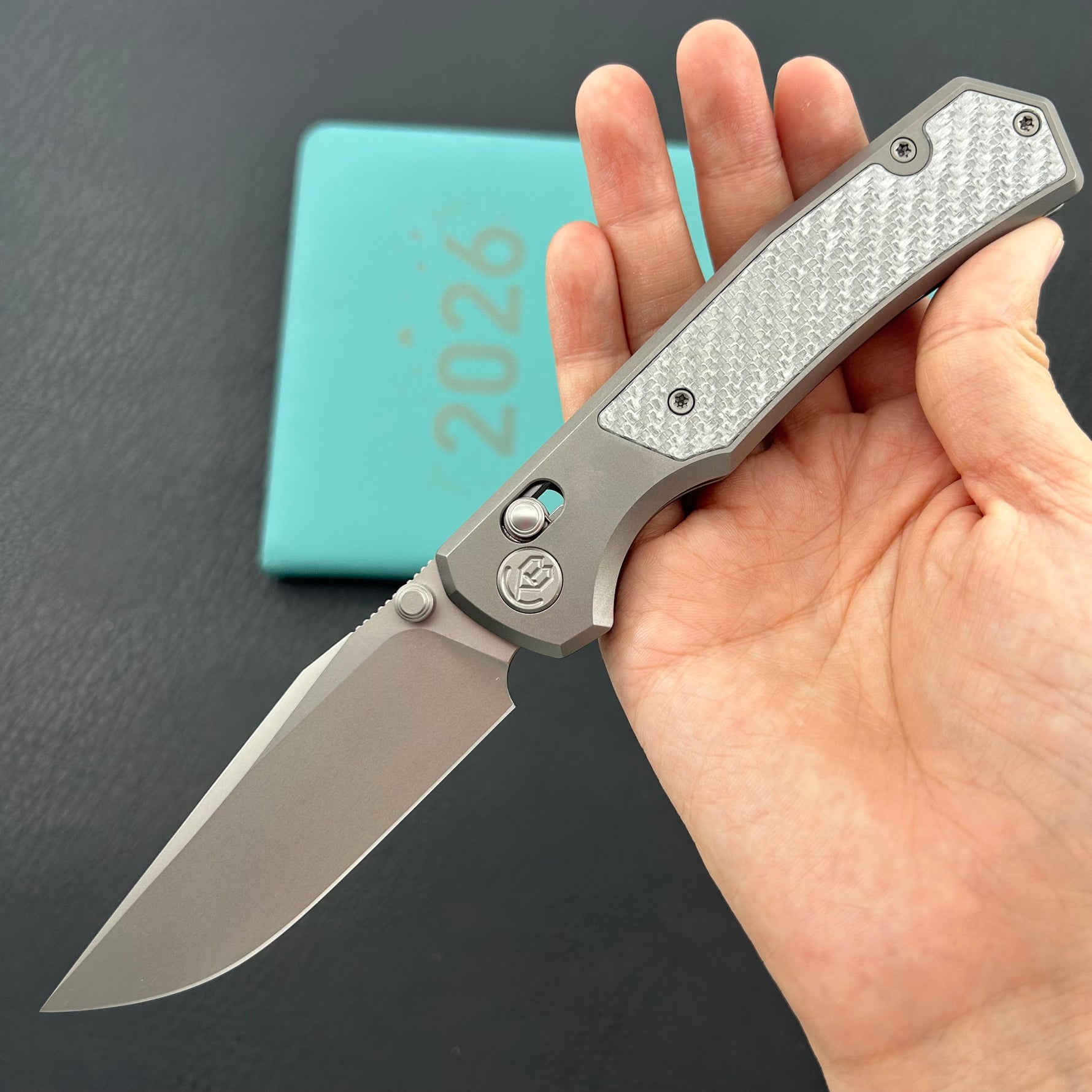 KB KNIVES KB427A Lynx Folding Knife Bead Blasting Titanium with Silver Twill CF Inlay Handle 3.54'' Bead Blasting M390