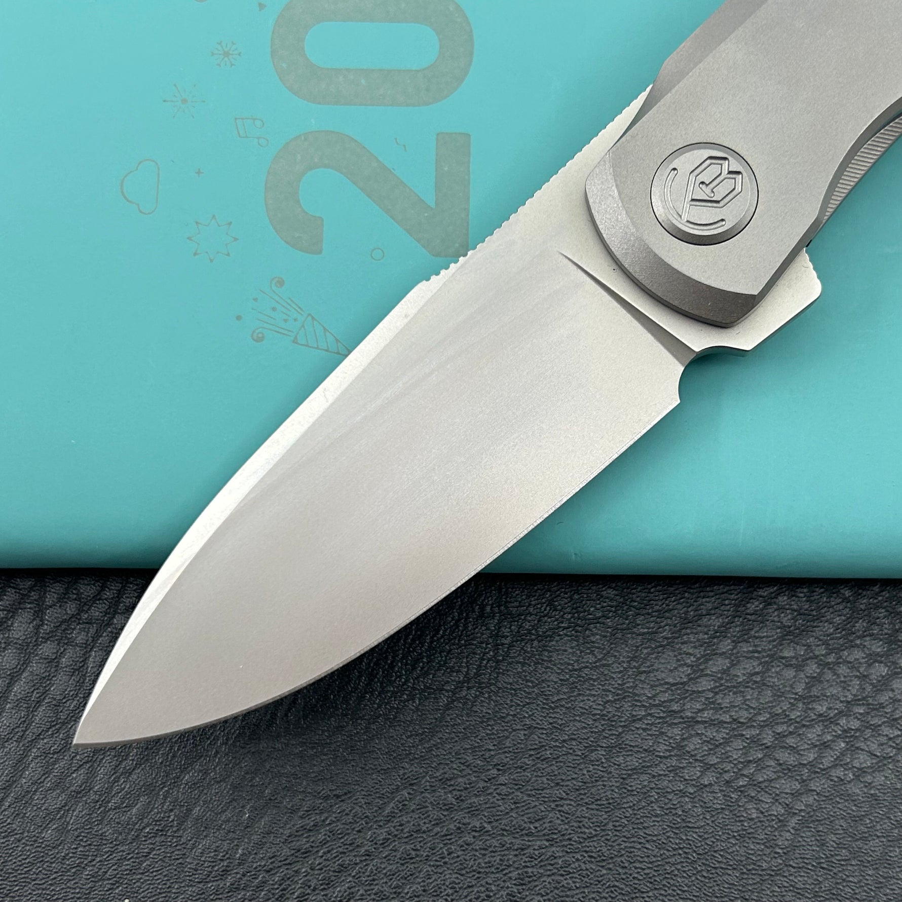 KB KNIVES KB418A Taurus Frame Lock Pocket Folding Knife Gray Titanium Handle 3.27'' Beadblast M390 Blade