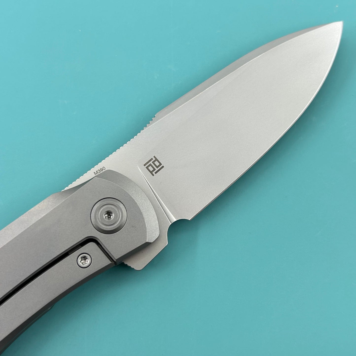 KB KNIVES KB418A Taurus Frame Lock Pocket Folding Knife Gray Titanium Handle 3.27'' Beadblast M390 Blade