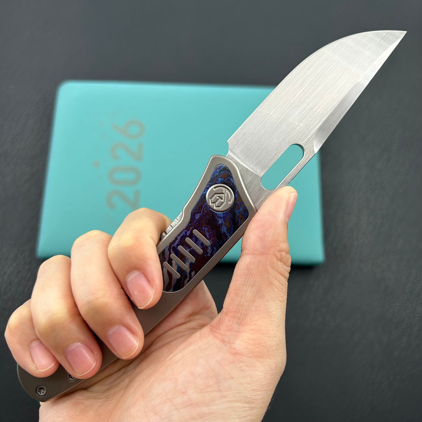 KB KNIVES KB377D Common Thread Folding Knife Sand Blasting Titanium/Zircuti Inlays Handle 3.35'' Silver Bead Blasting M390