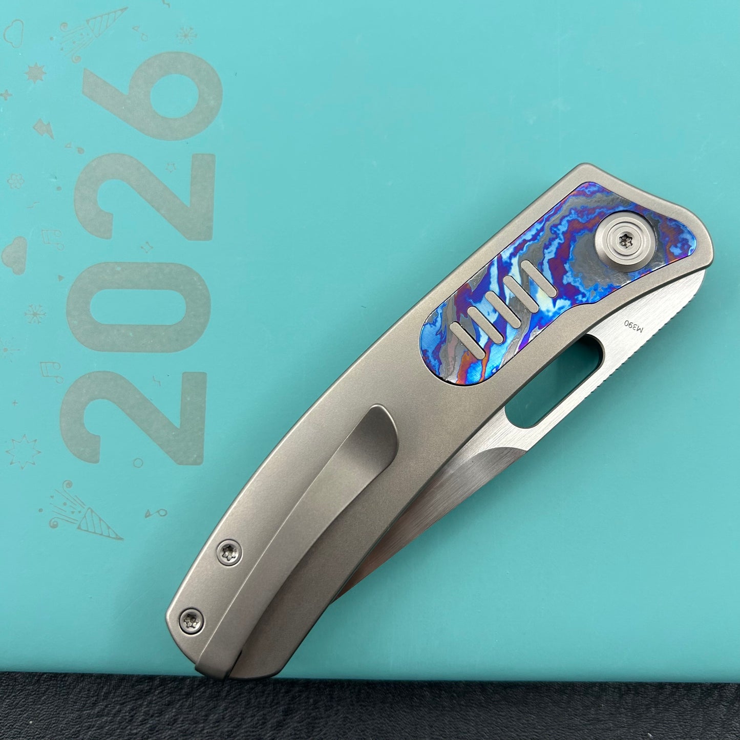 KB KNIVES KB377D Common Thread Folding Knife Sand Blasting Titanium/Zircuti Inlays Handle 3.35'' Silver Bead Blasting M390