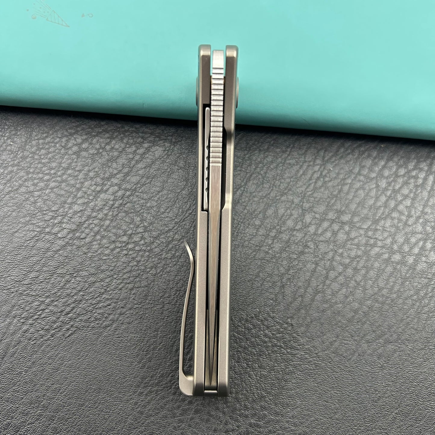 KB KNIVES KB377D Common Thread Folding Knife Sand Blasting Titanium/Zircuti Inlays Handle 3.35'' Silver Bead Blasting M390