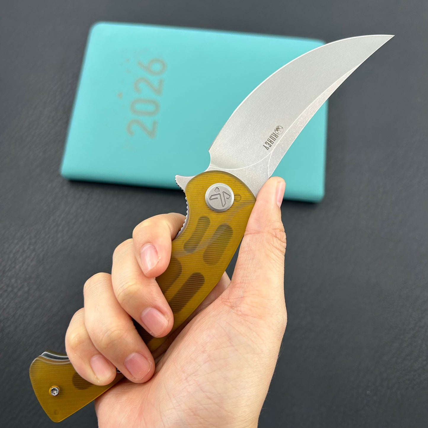KUBEY knife KU173G Scimitar Linerlock Ultem Folding knife