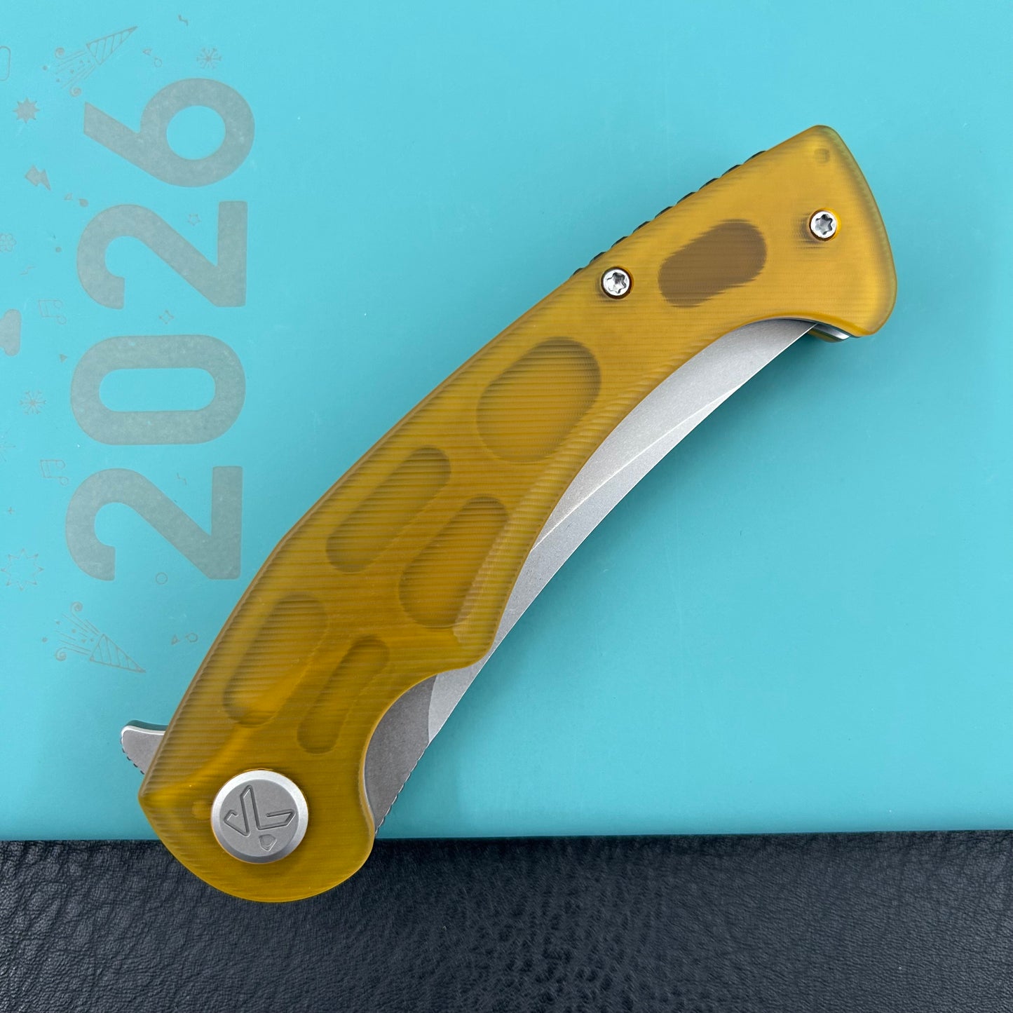 KUBEY knife KU173G Scimitar Linerlock Ultem Folding knife