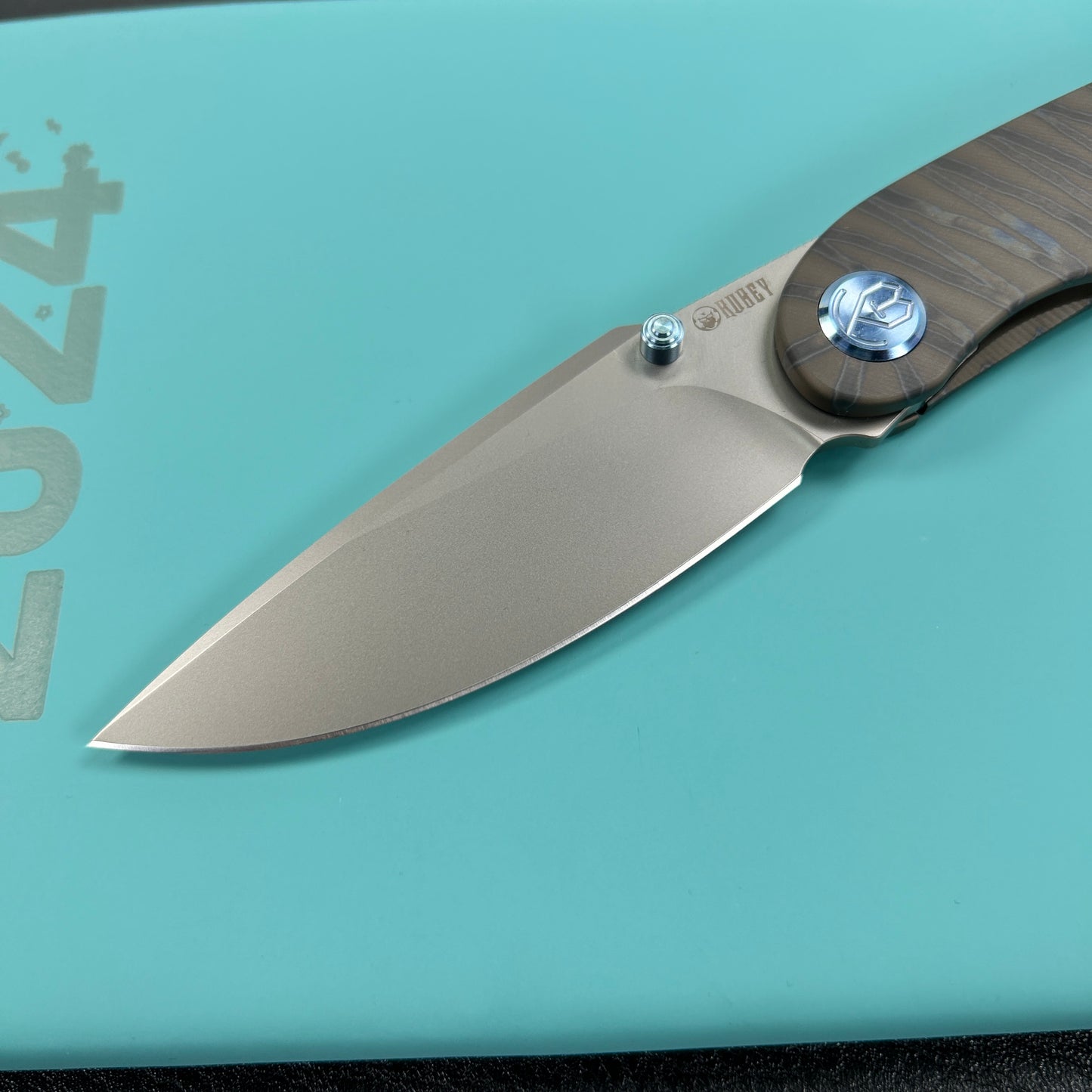KUBEY KB386C Momentum Frame Lock Front Flipper Pocket Folding Knife Tiger Stripe Pattern Flamed Titanium Handle 3.43" Beadblast M390