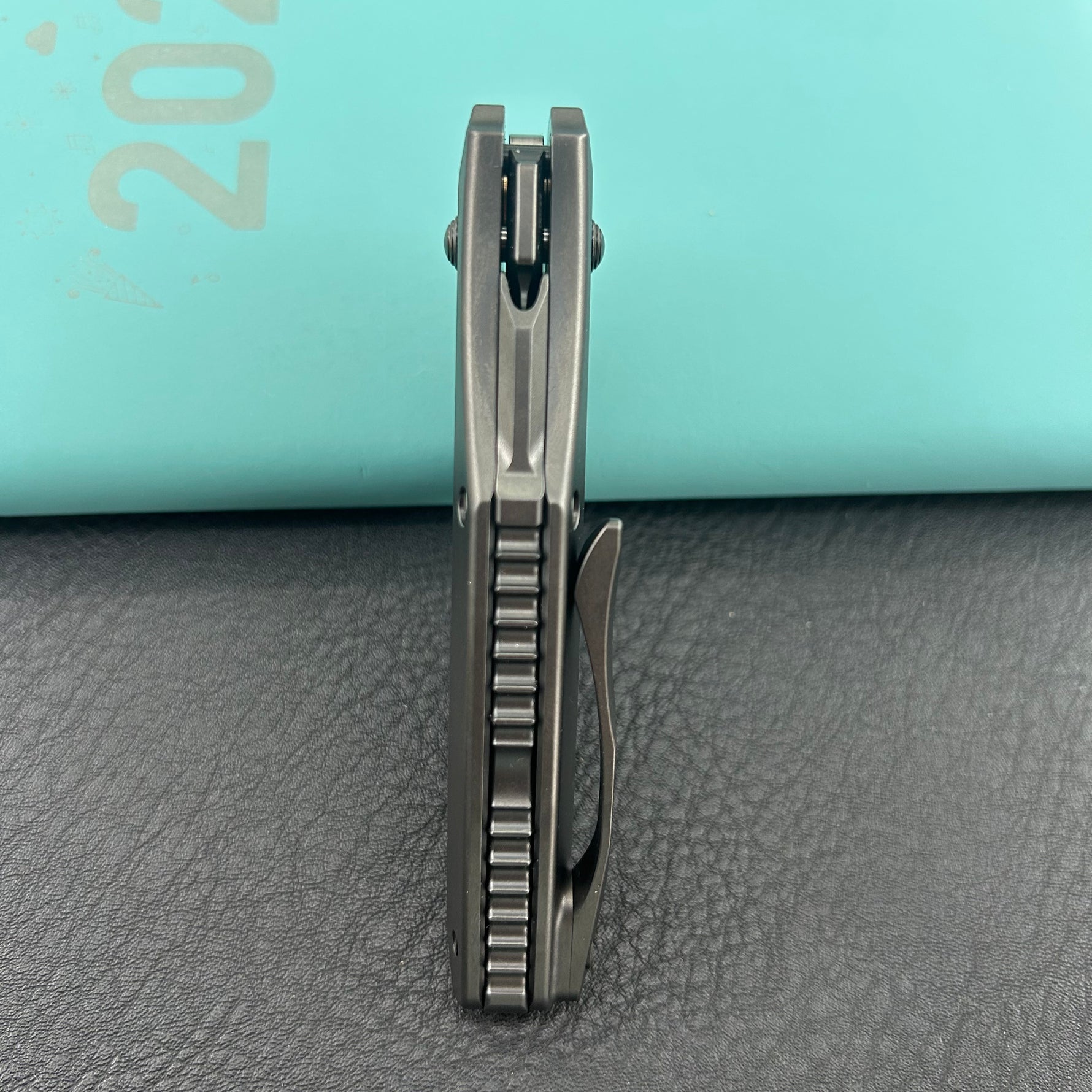 KB KNIVES KB400H Sumo Crossbarlock Folding Knife DLC Titanium Handle 3.15" DLC M390 Blade