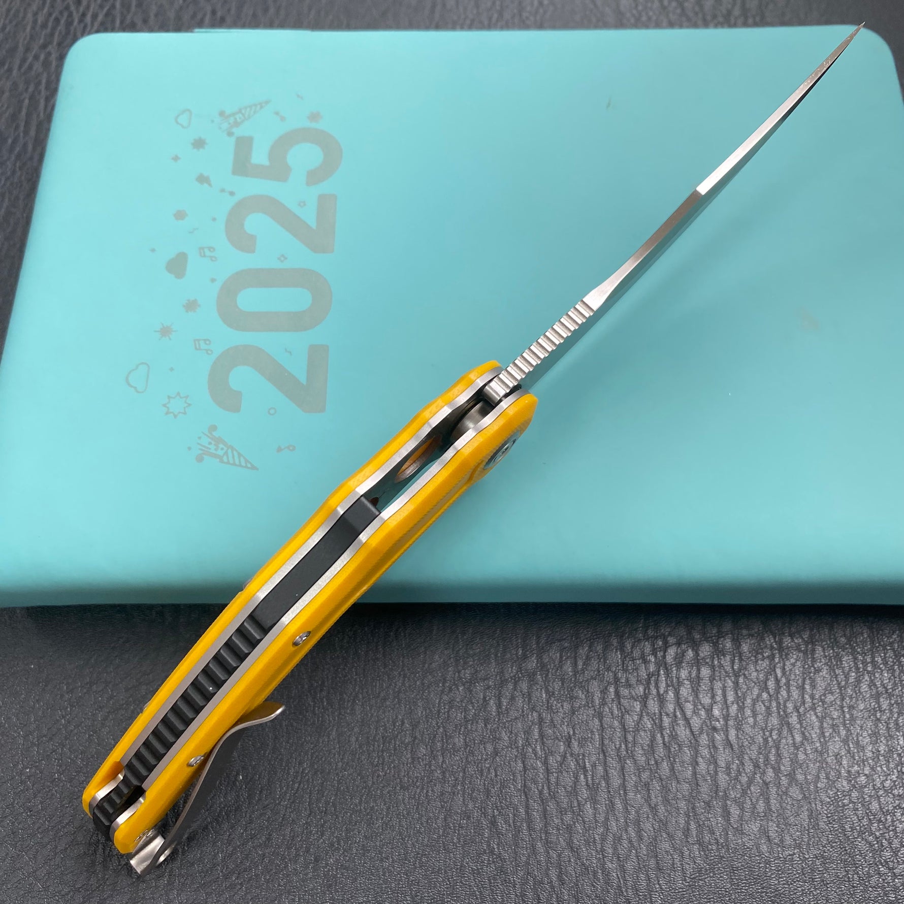 KUBEY knife  KU346C Crest Pikal Linerlock Yellow Folding Knife