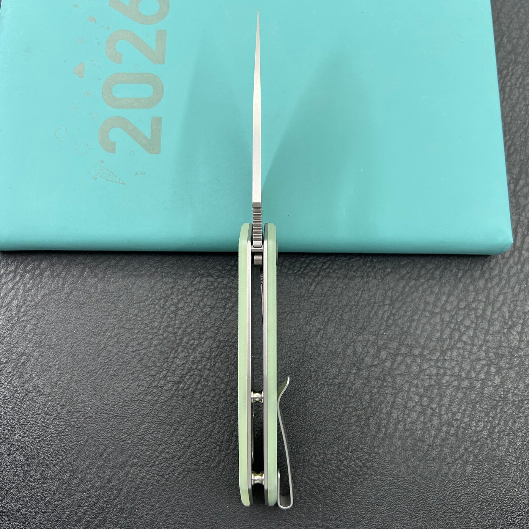 KUBEY Knife KU122V Coeus Linerlock Jade  G10 Handle Fold Knife