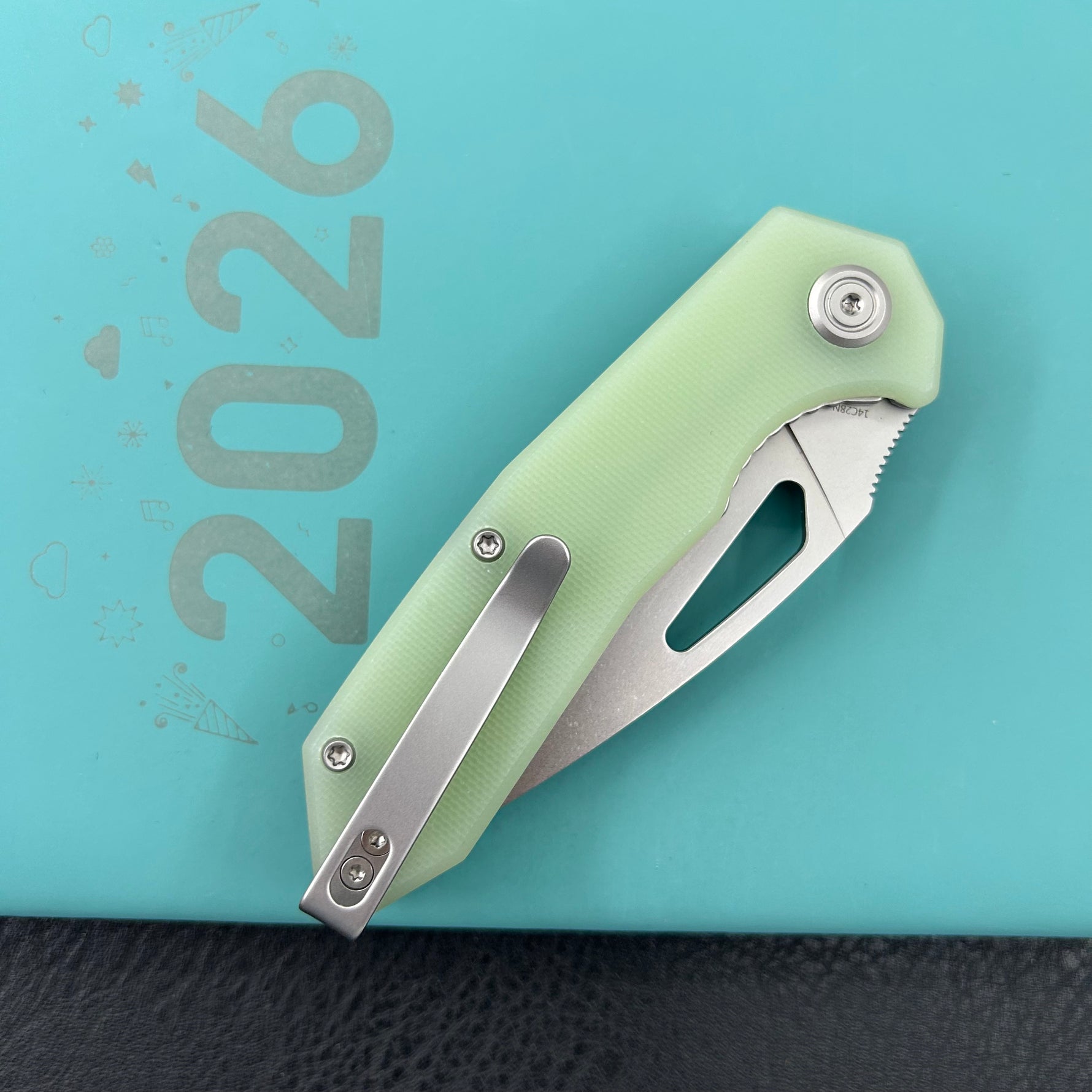 KUBEY Knife KU122V Coeus Linerlock Jade  G10 Handle Fold Knife