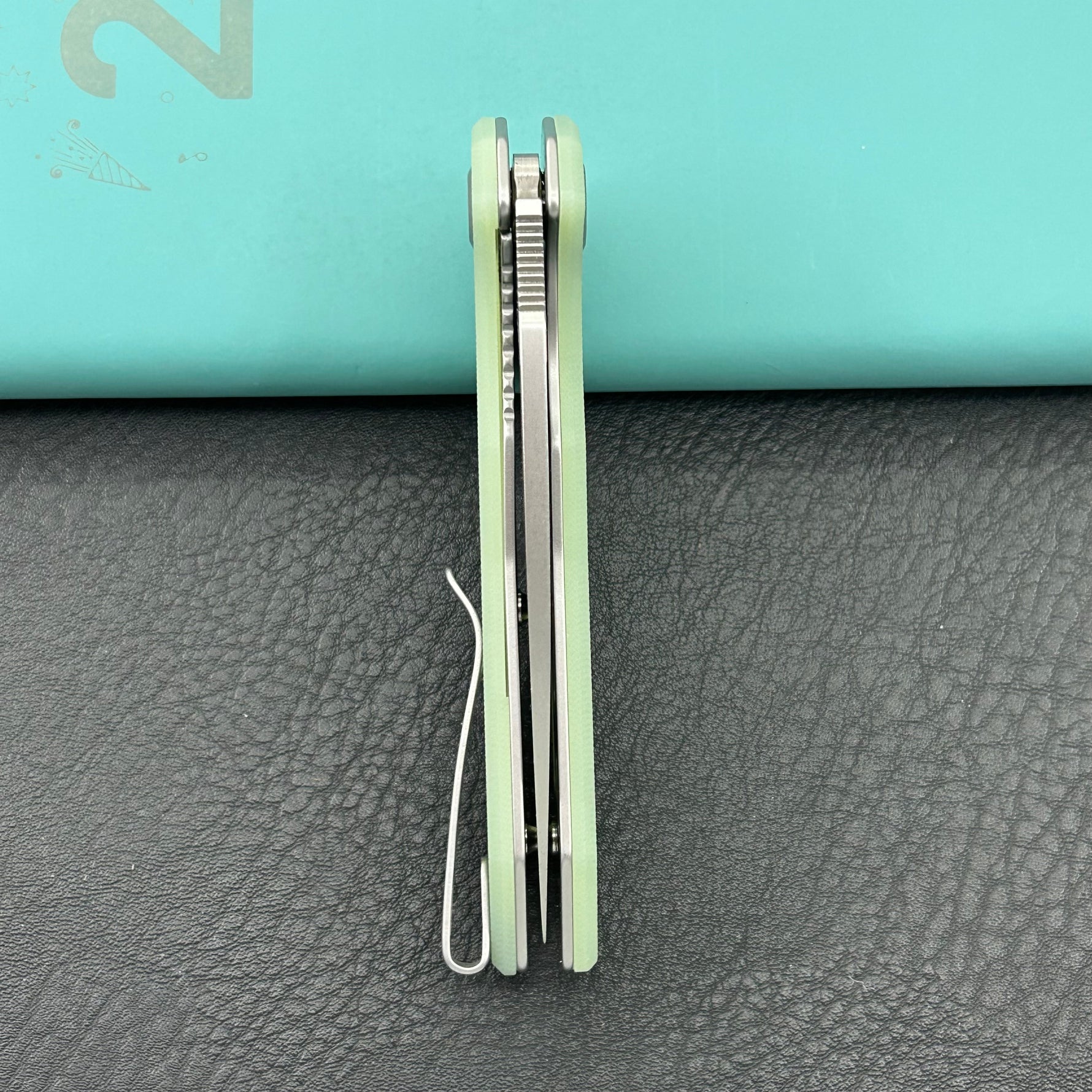 KUBEY Knife KU122V Coeus Linerlock Jade  G10 Handle Fold Knife