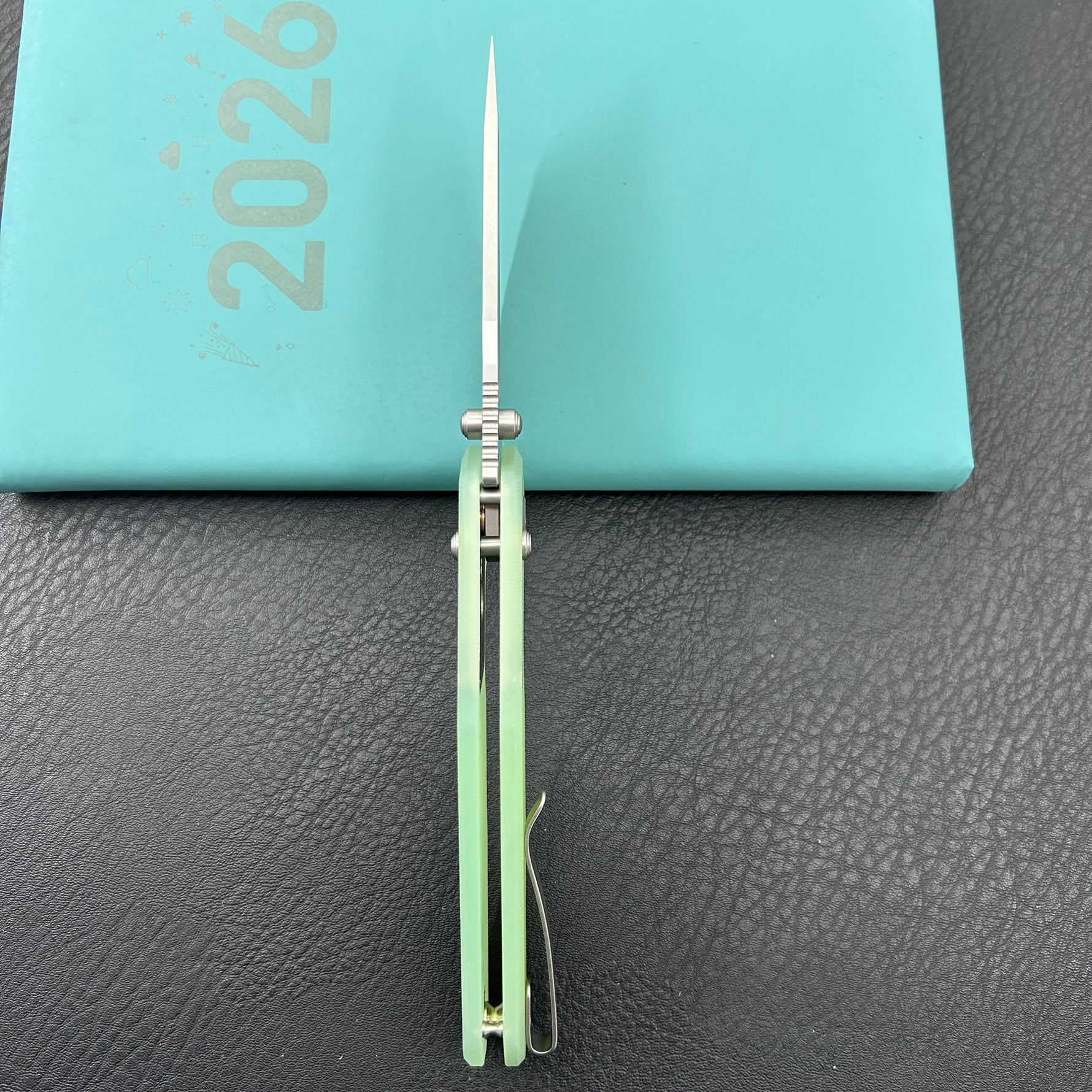 KUBEY Knife KU237F Carve Crossbarlock Jade  Folding Knife