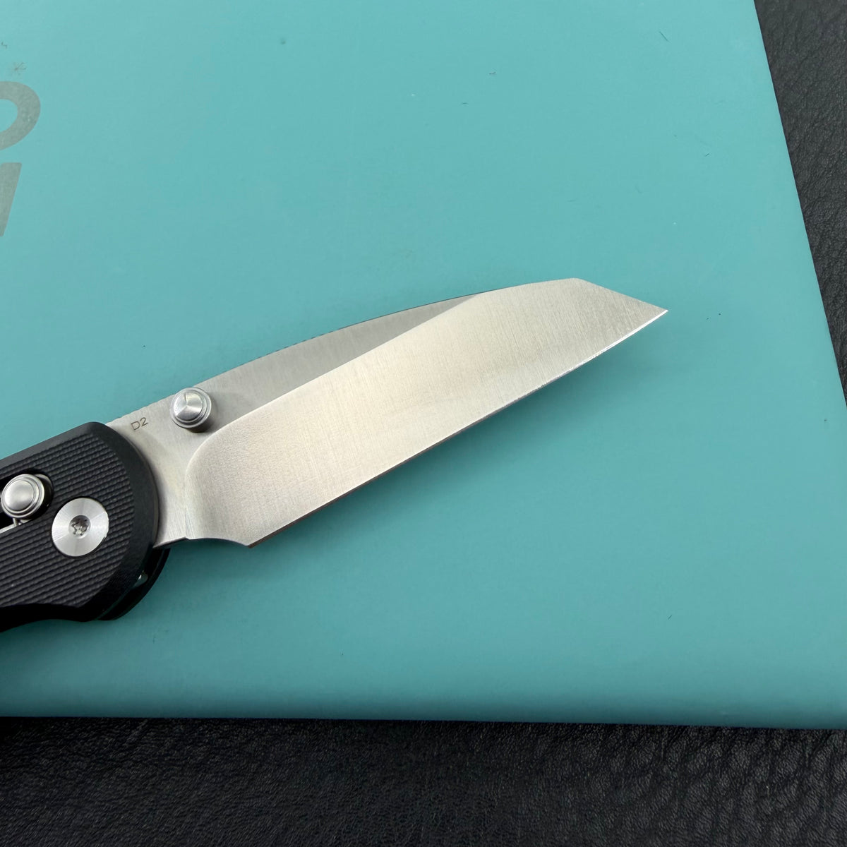 KUBEY Rook D2 G10 Crossbar Lock Folding Knife