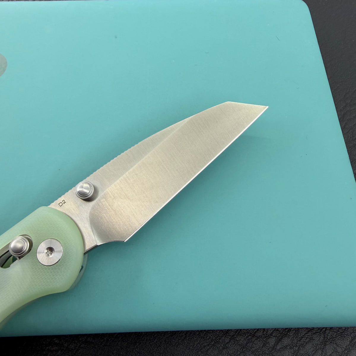 KUBEY Rook D2 G10 Crossbar Lock Folding Knife