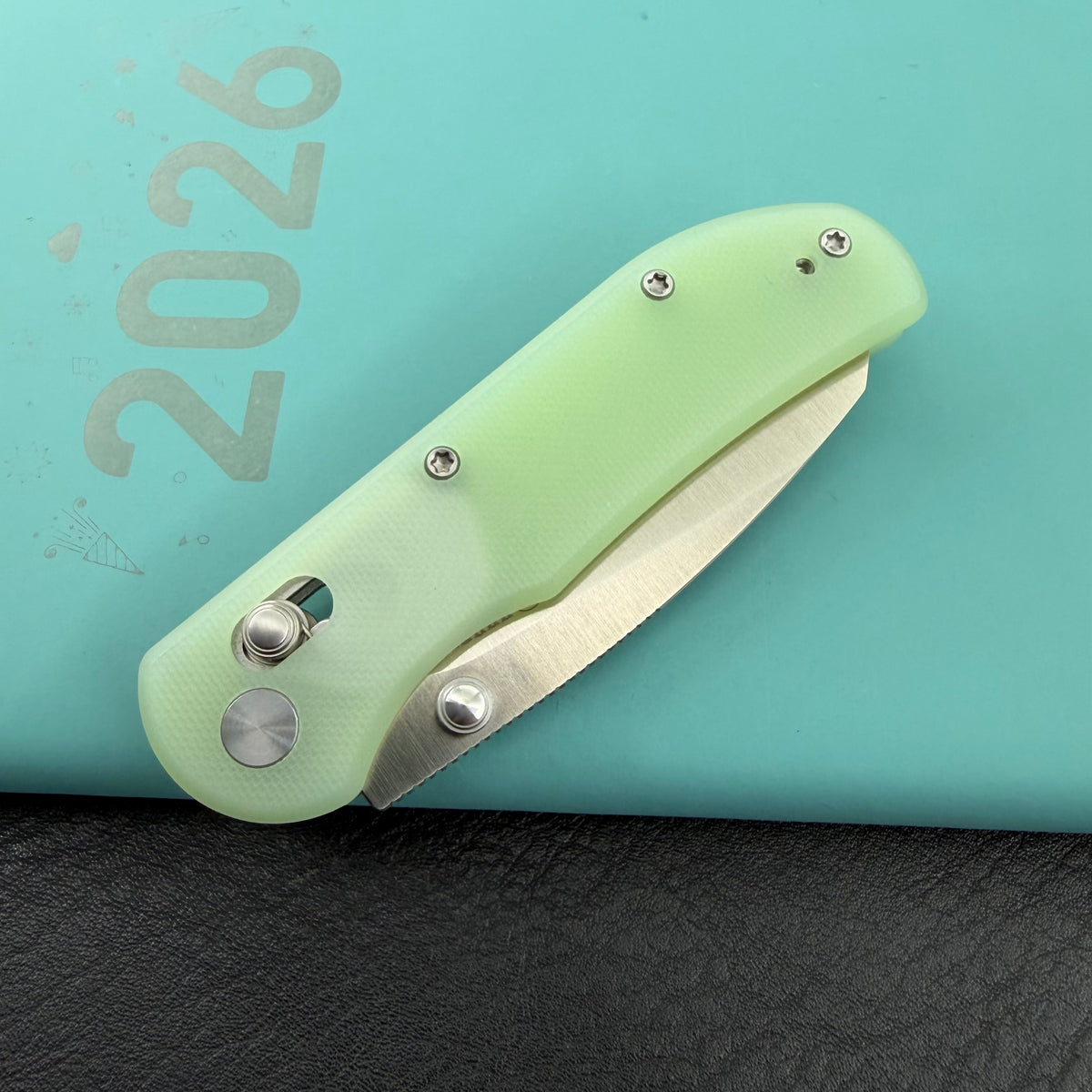 KUBEY Rook D2 G10 Crossbar Lock Folding Knife