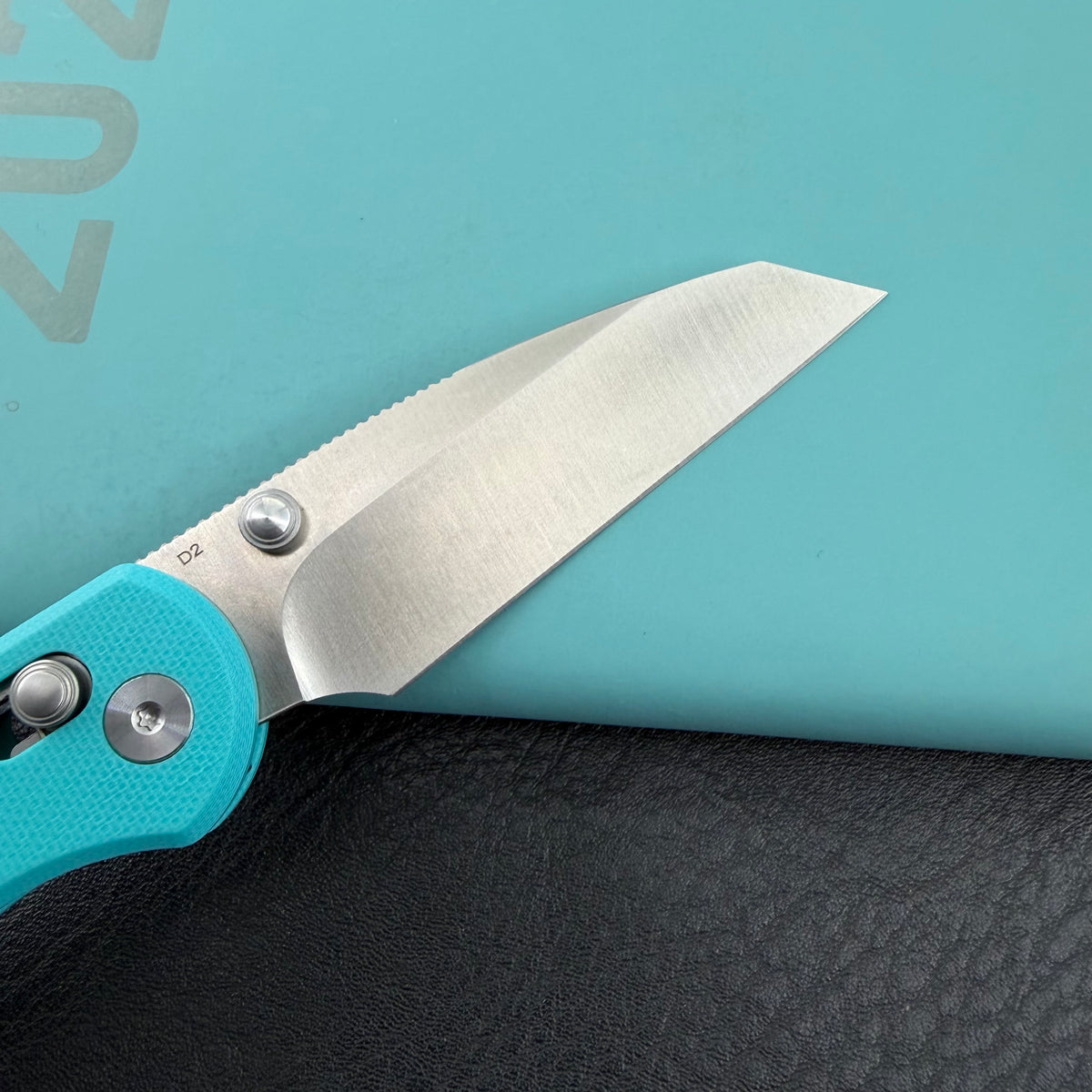 KUBEY Rook D2 G10 Crossbar Lock Folding Knife