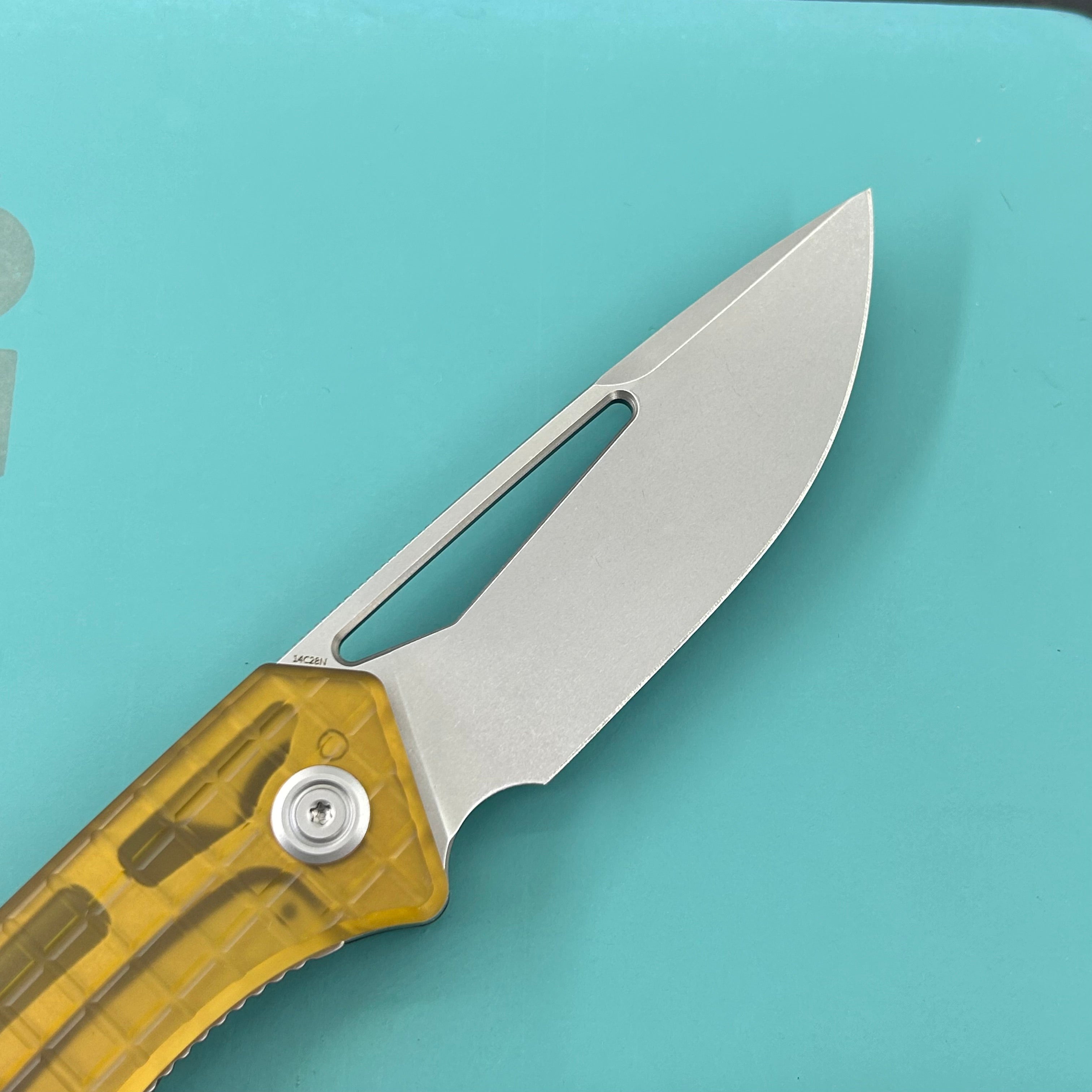 KUBEY Knife KU331Q Thalia Linerlock Ultem 14C28N Folding Knife