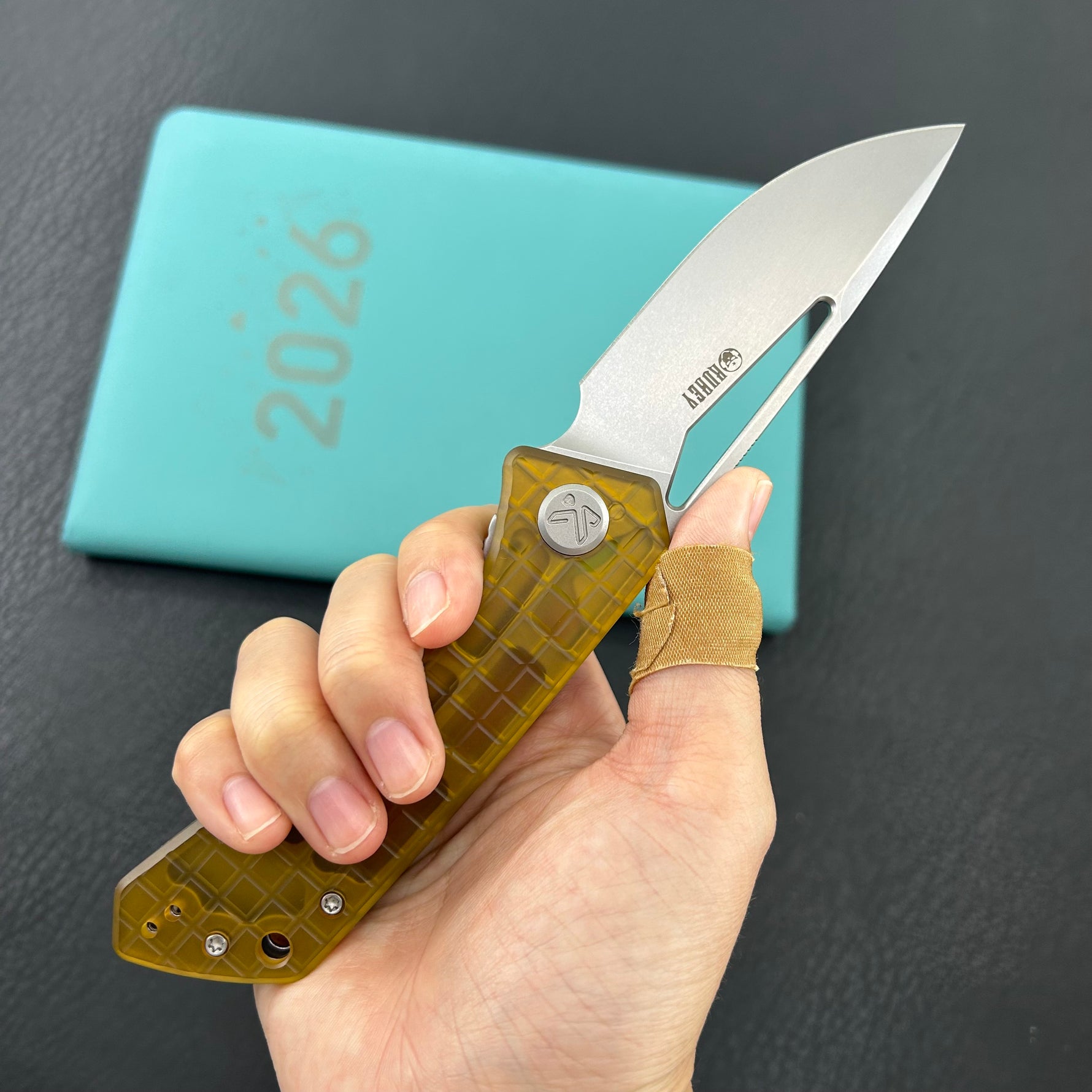 KUBEY Knife KU331Q Thalia Linerlock Ultem 14C28N Folding Knife
