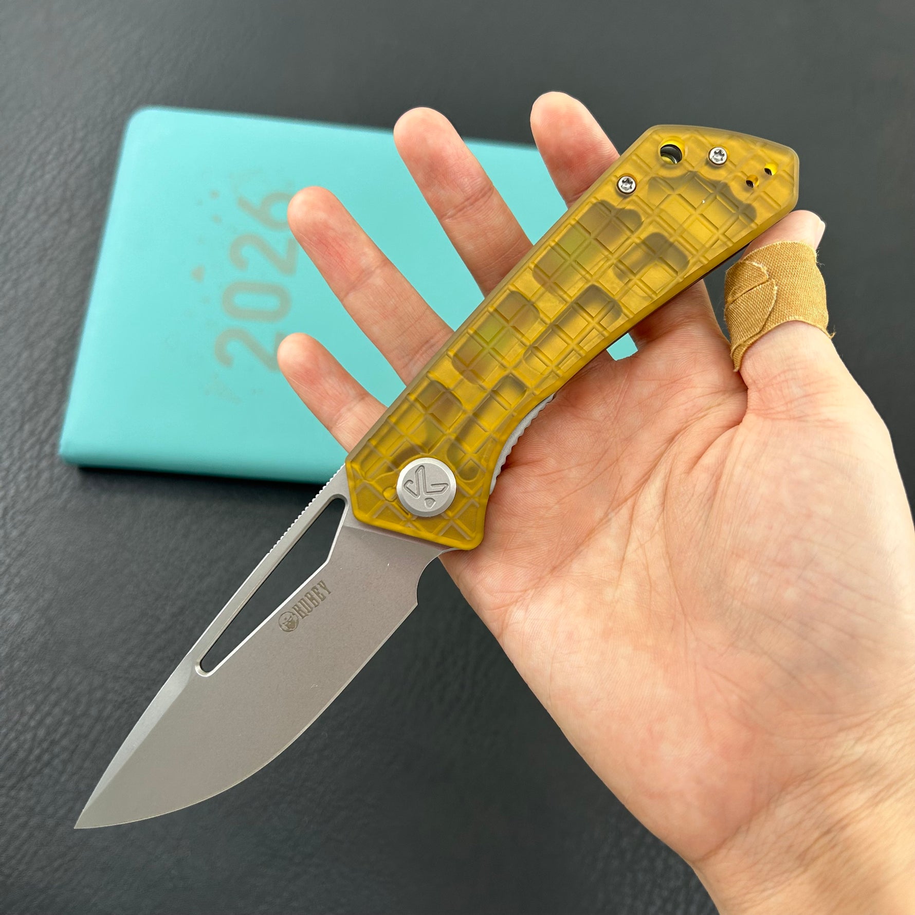 KUBEY Knife KU331Q Thalia Linerlock Ultem 14C28N Folding Knife