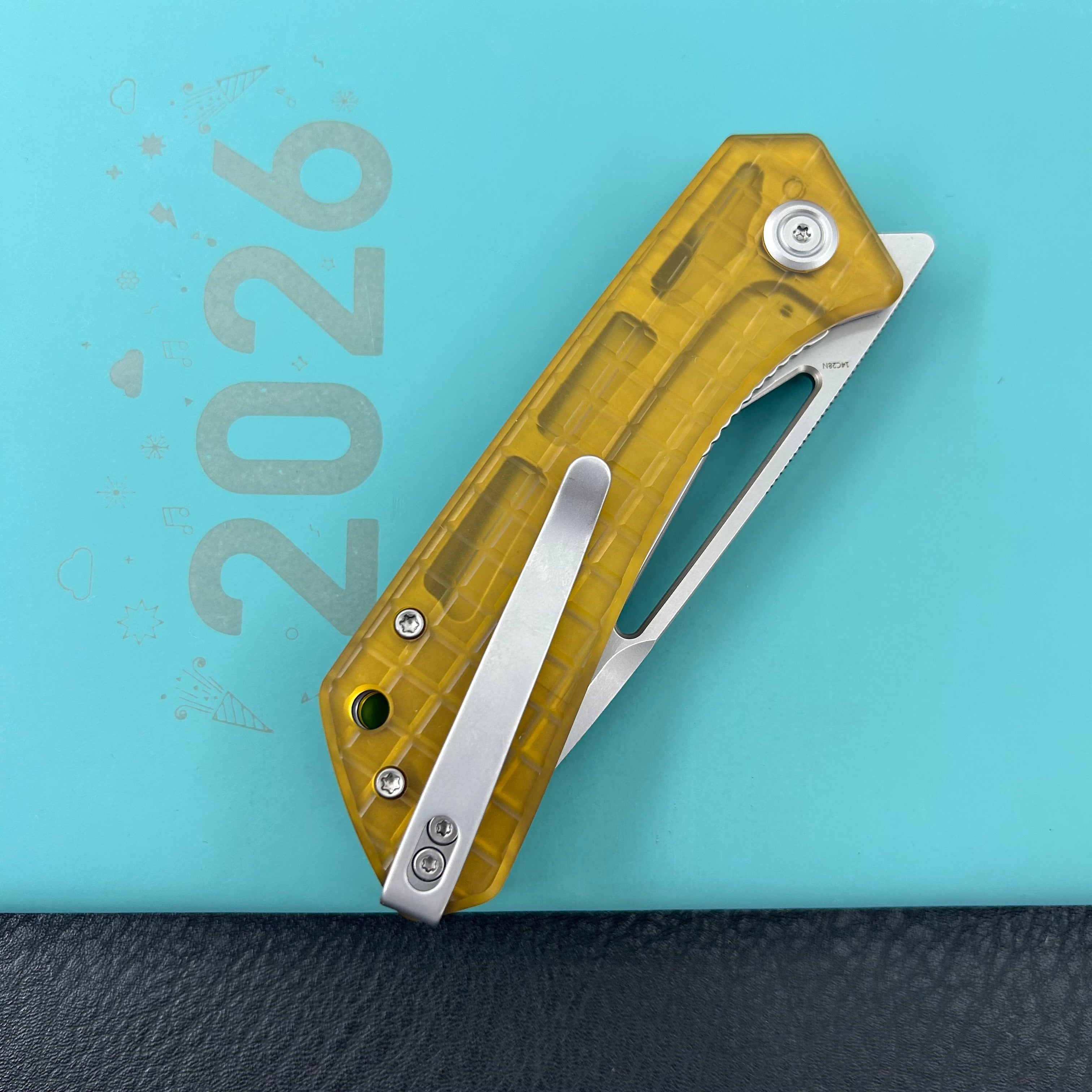 KUBEY Knife KU331Q Thalia Linerlock Ultem 14C28N Folding Knife