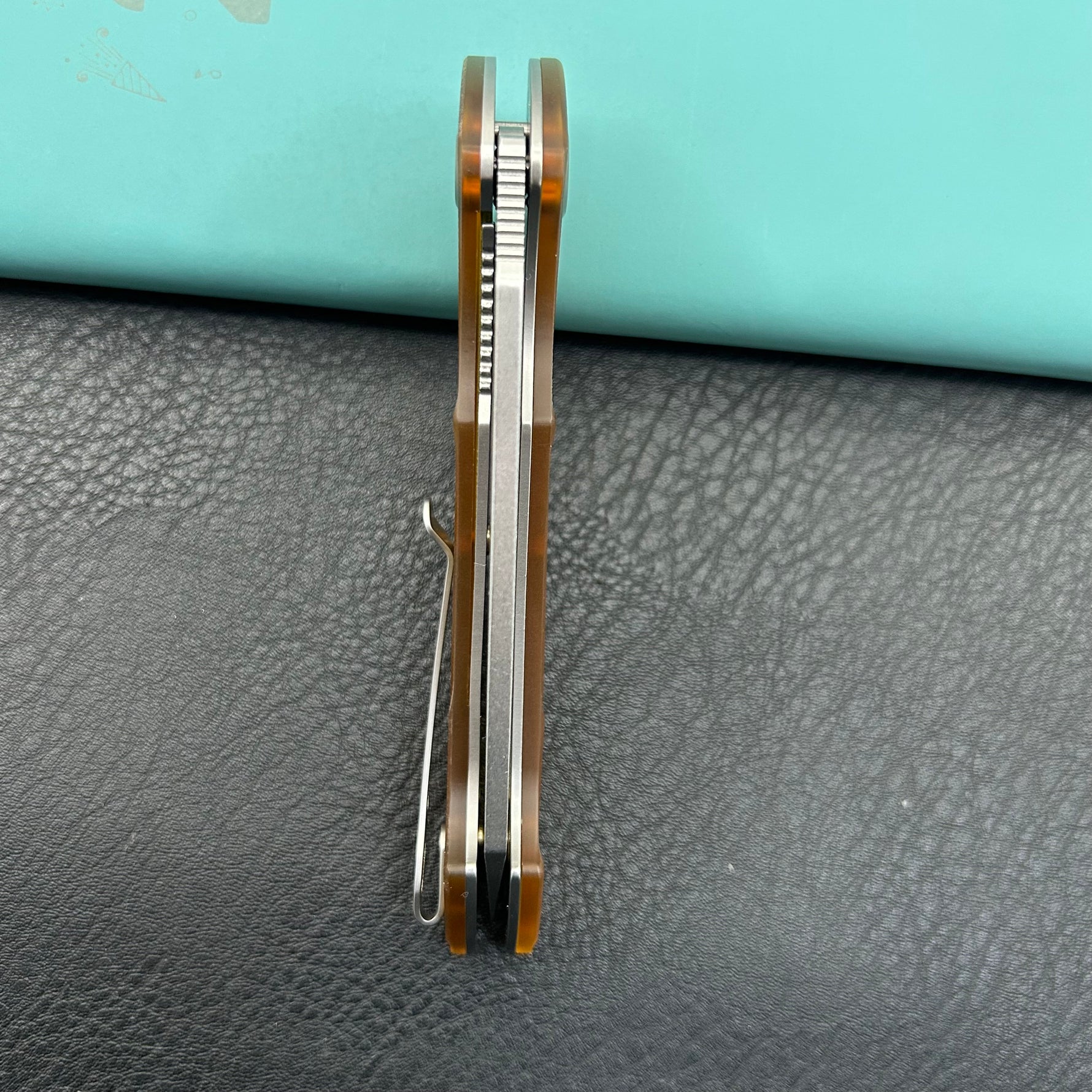 KUBEY  Knife KU212L Anteater Linerlock Ultem   14C28N Folding Knife