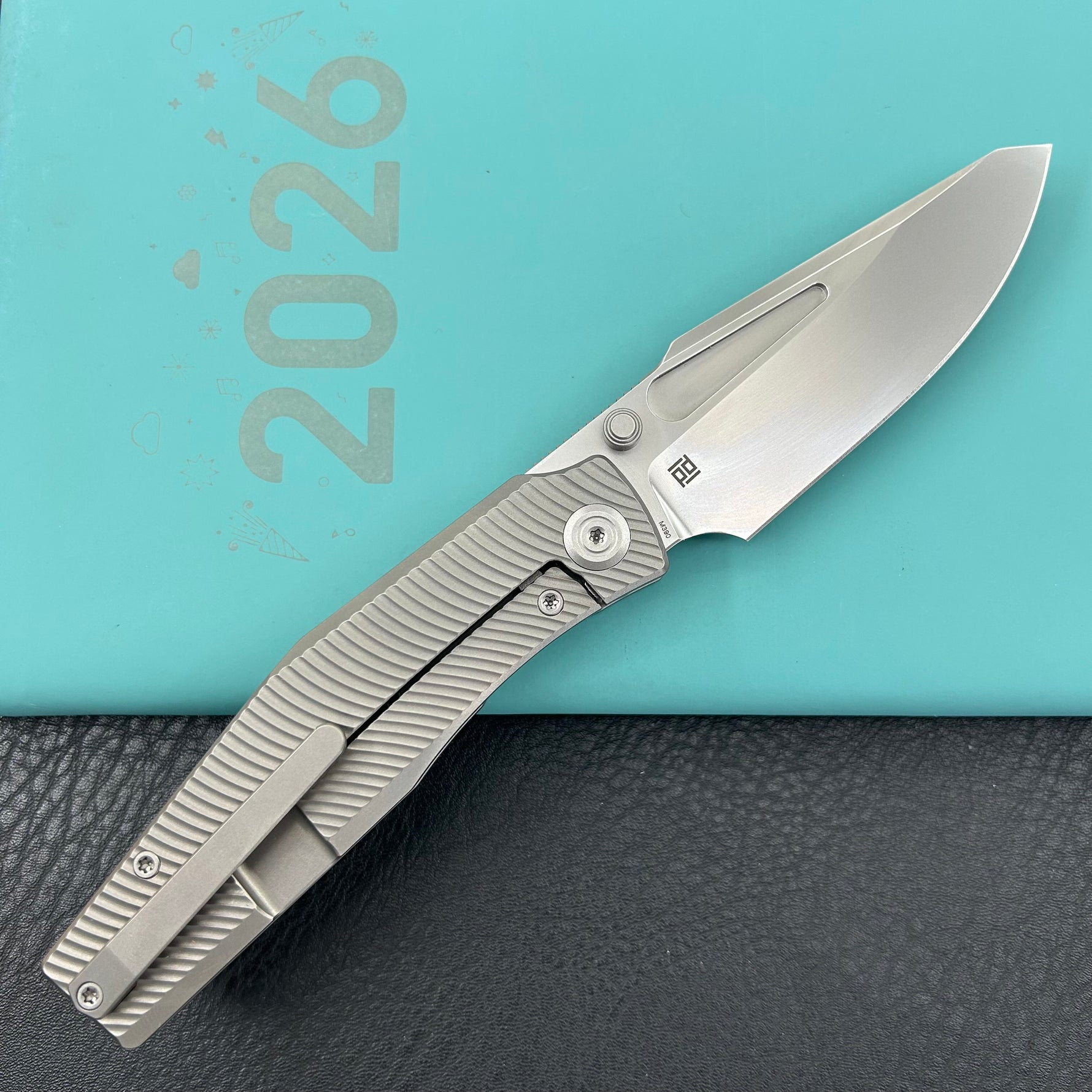 KB KNIVES KB443A Illusion Folding Knife Grey Titanium Handle 3.46‘’Silver Bead Blast Bohler M390 Blade
