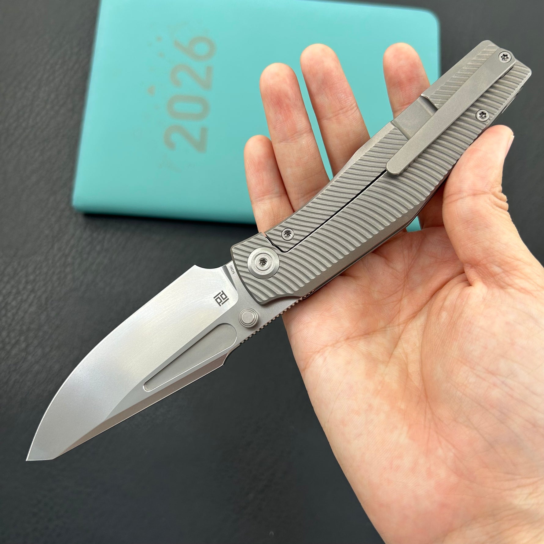 KB KNIVES KB443A Illusion Folding Knife Grey Titanium Handle 3.46‘’Silver Bead Blast Bohler M390 Blade