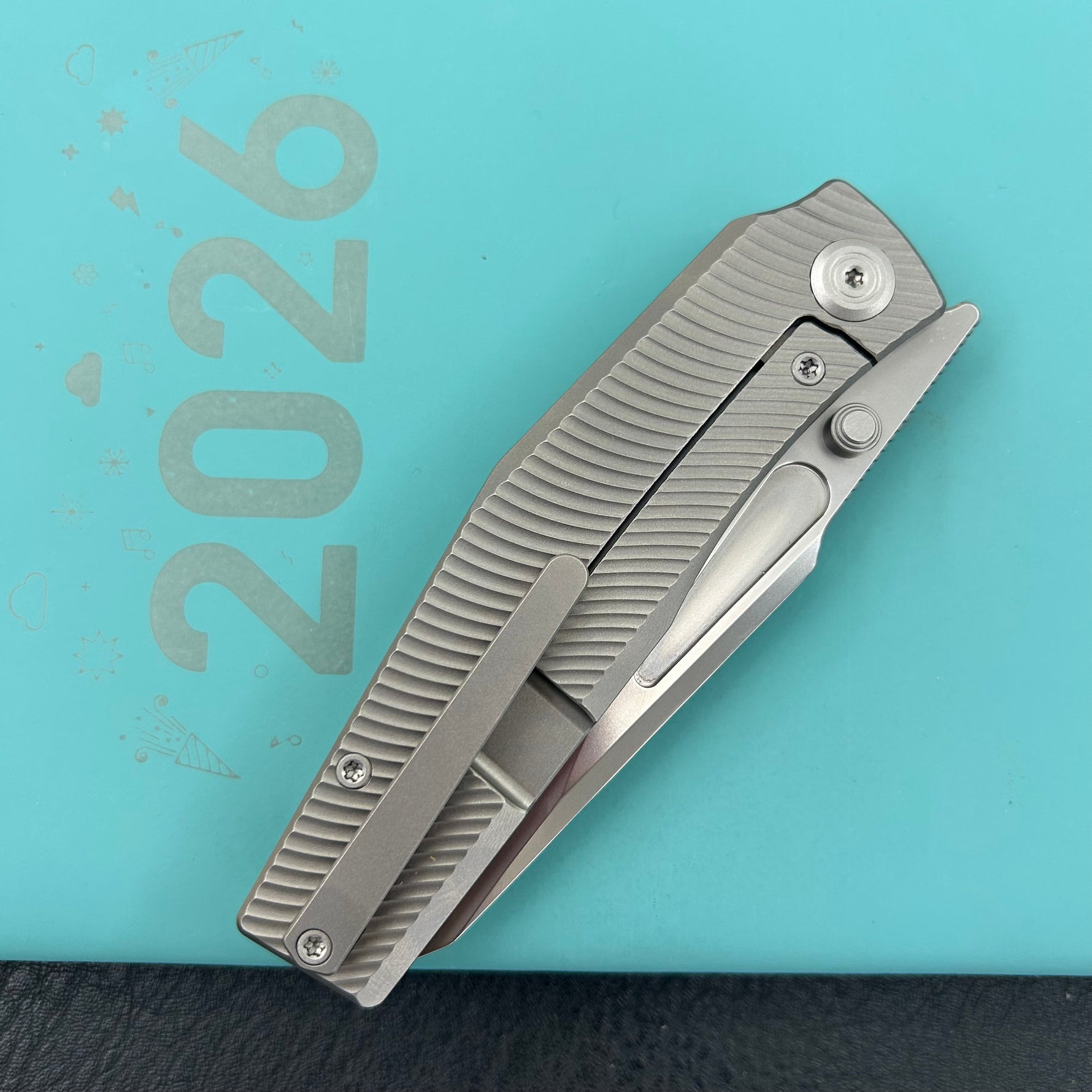 KB KNIVES KB443A Illusion Folding Knife Grey Titanium Handle 3.46‘’Silver Bead Blast Bohler M390 Blade