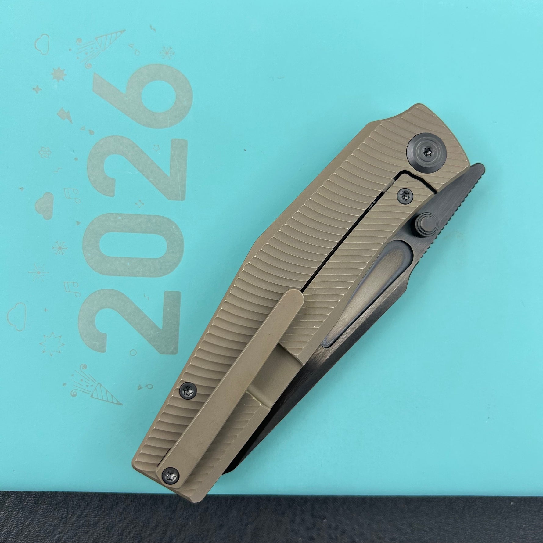 KB KNIVES KB443C Illusion Folding Knife Bronze Ano Titanium Handle 3.46‘’DLC Belt Satin Bohler M390 Blade