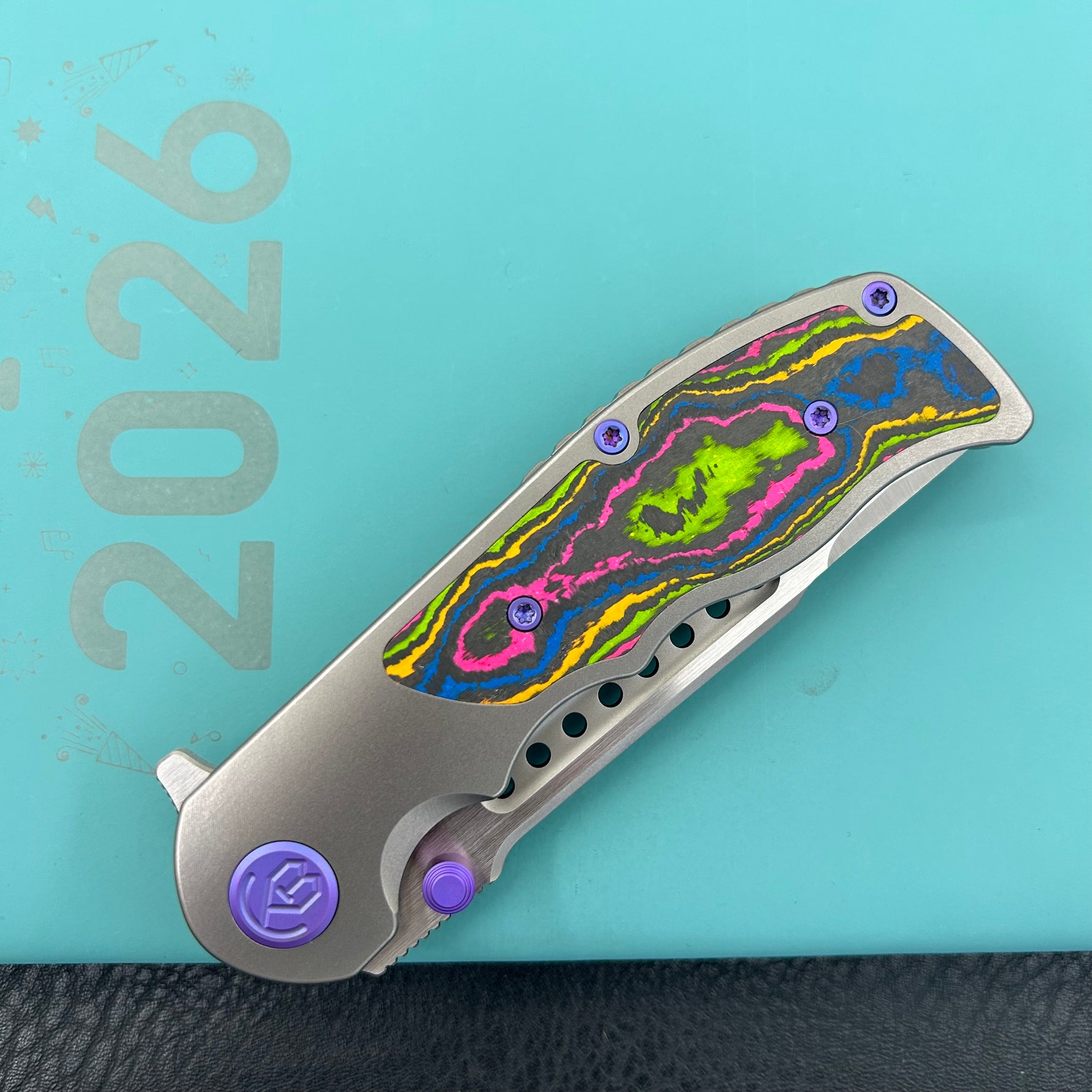 KB KNIVES KB436A Predator Folding Knife Sandblasting Titanium with 80's Camo Carbon inlay Handle 3.46'' Belt Satin Bohler M390 Blade