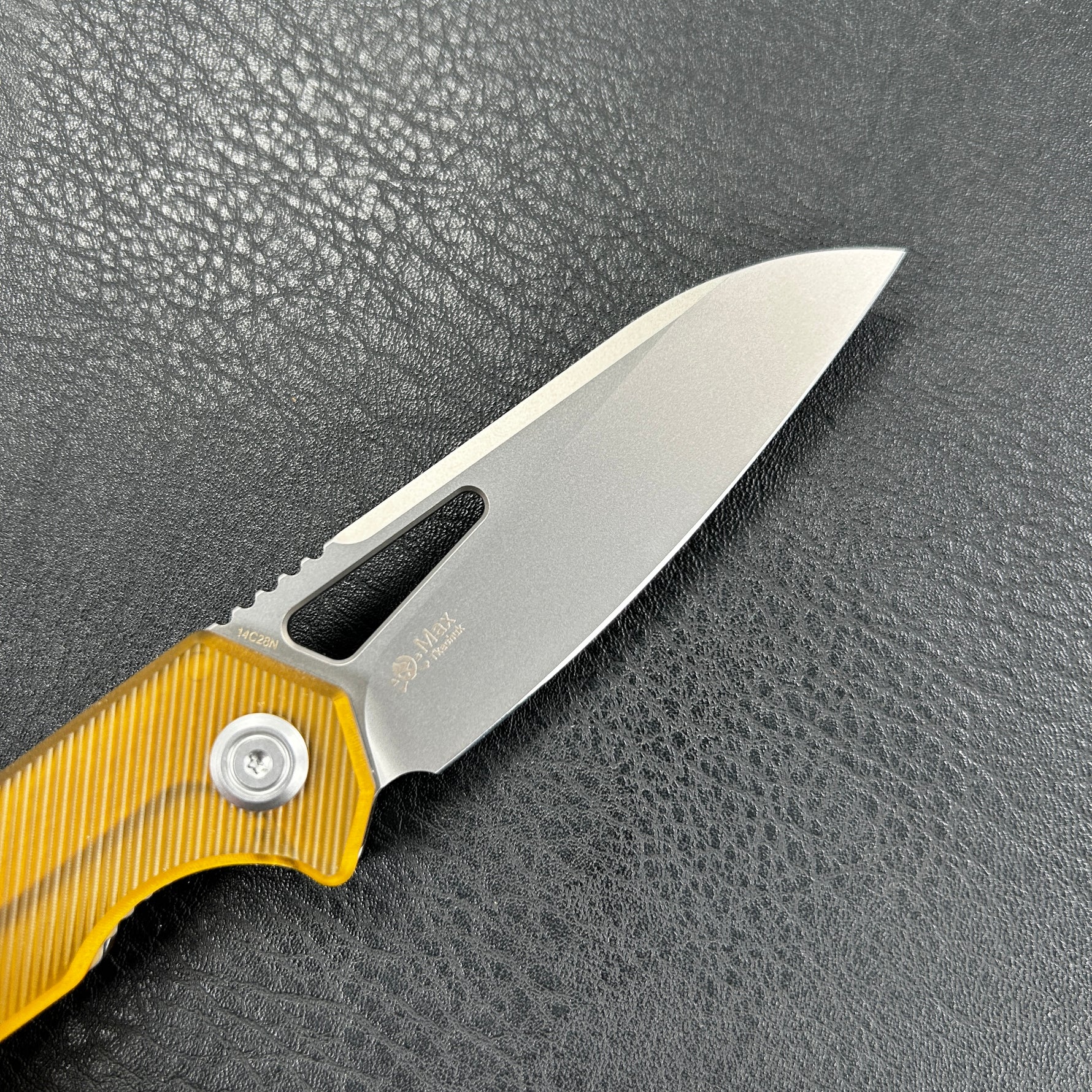 KUBEY KU291Q Vagrant Liner Lock Folding Knife  Ultem Handle  3.1" Sandblast  14C28N