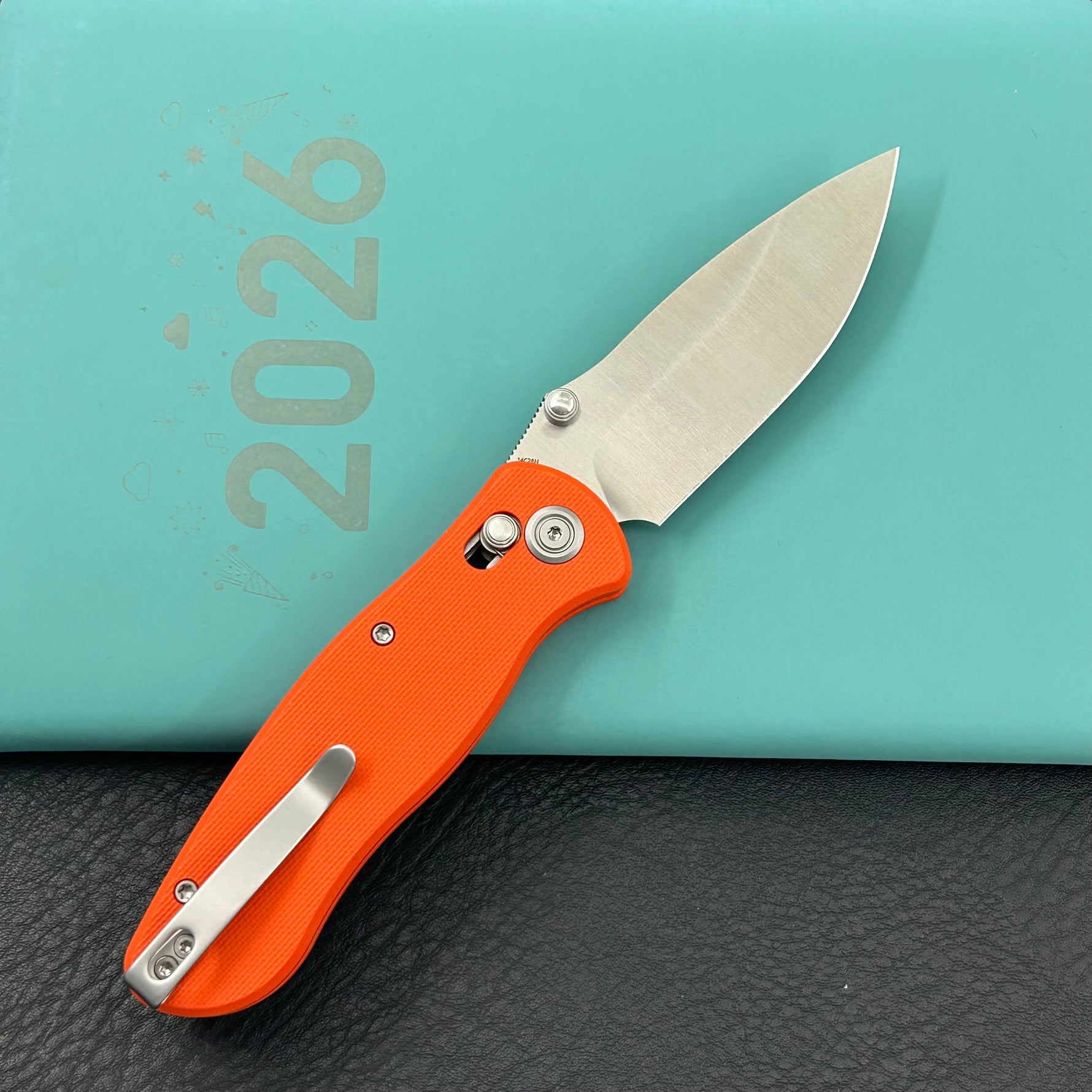 KUBEY Knife KU481B Pebble Crossbar Lock Orange  14C28N Folding Knife