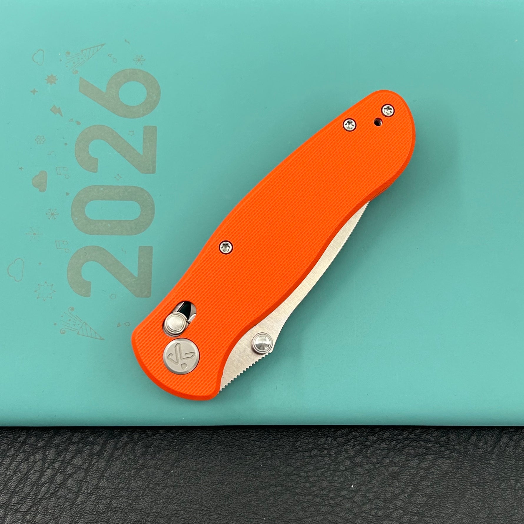 KUBEY Knife KU481B Pebble Crossbar Lock Orange  14C28N Folding Knife