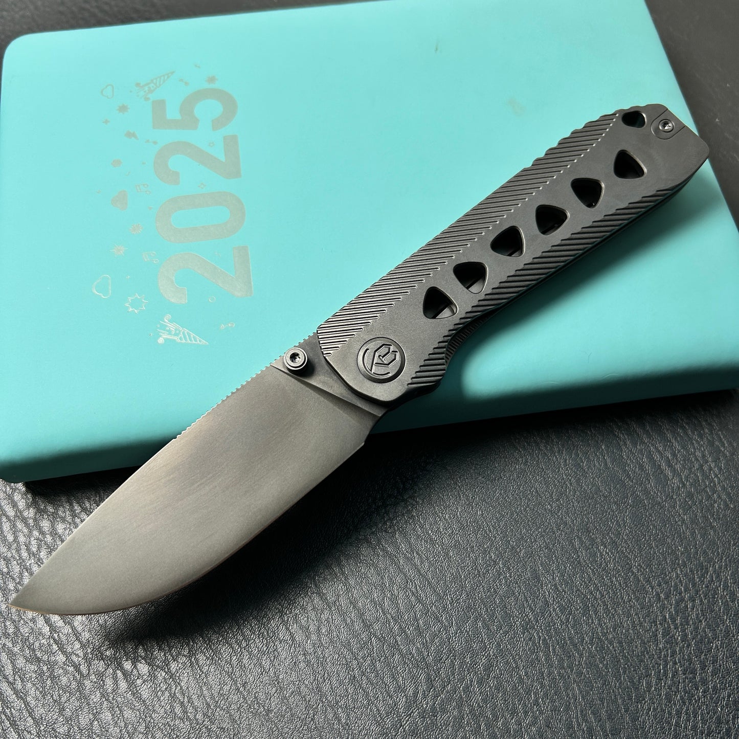 KB knives KB470C  Zephyr Tactical Folding Knife Regular DLC Integral Titanium Handle 4.65" Regular DLC M390