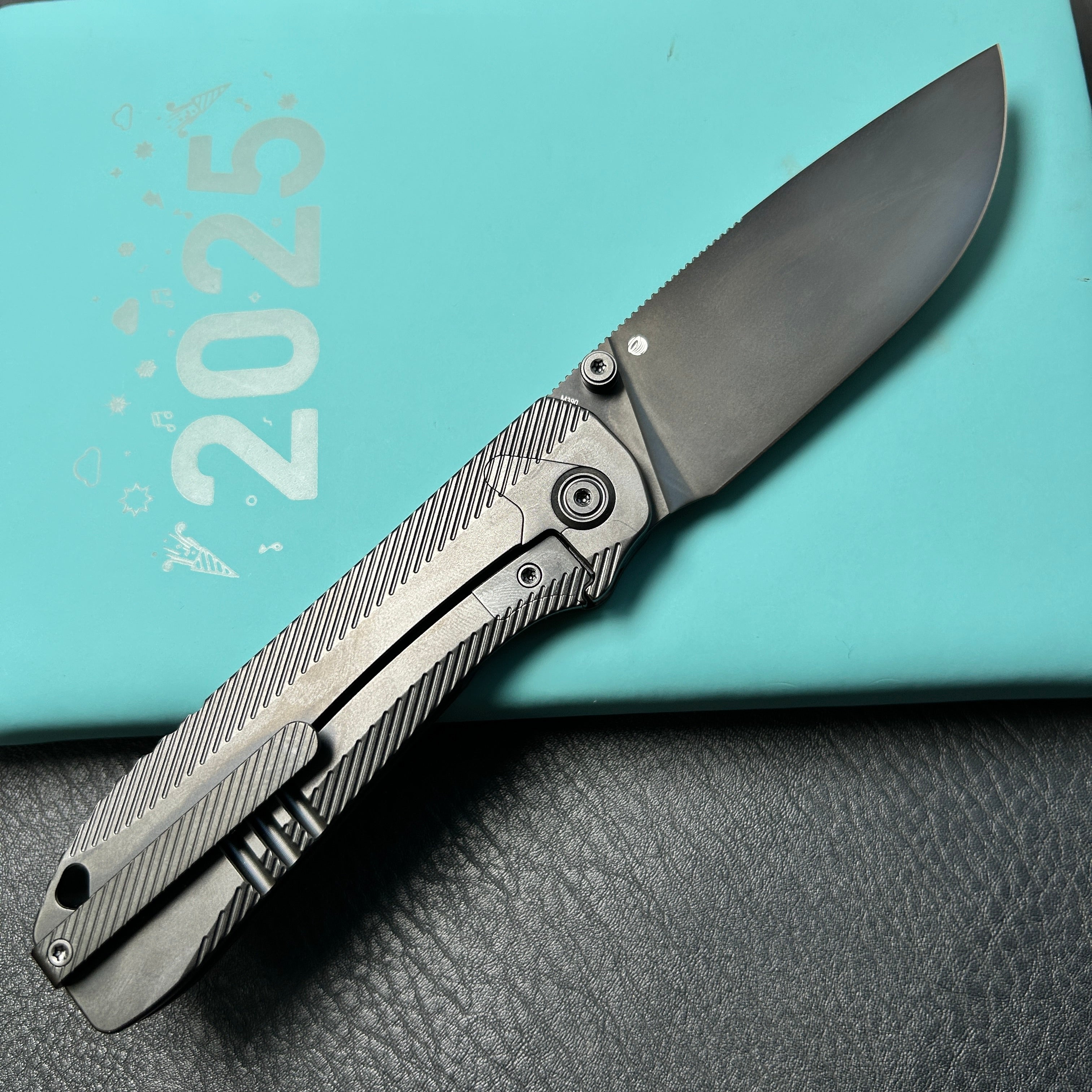 KB knives KB470C  Zephyr Tactical Folding Knife Regular DLC Integral Titanium Handle 4.65" Regular DLC M390
